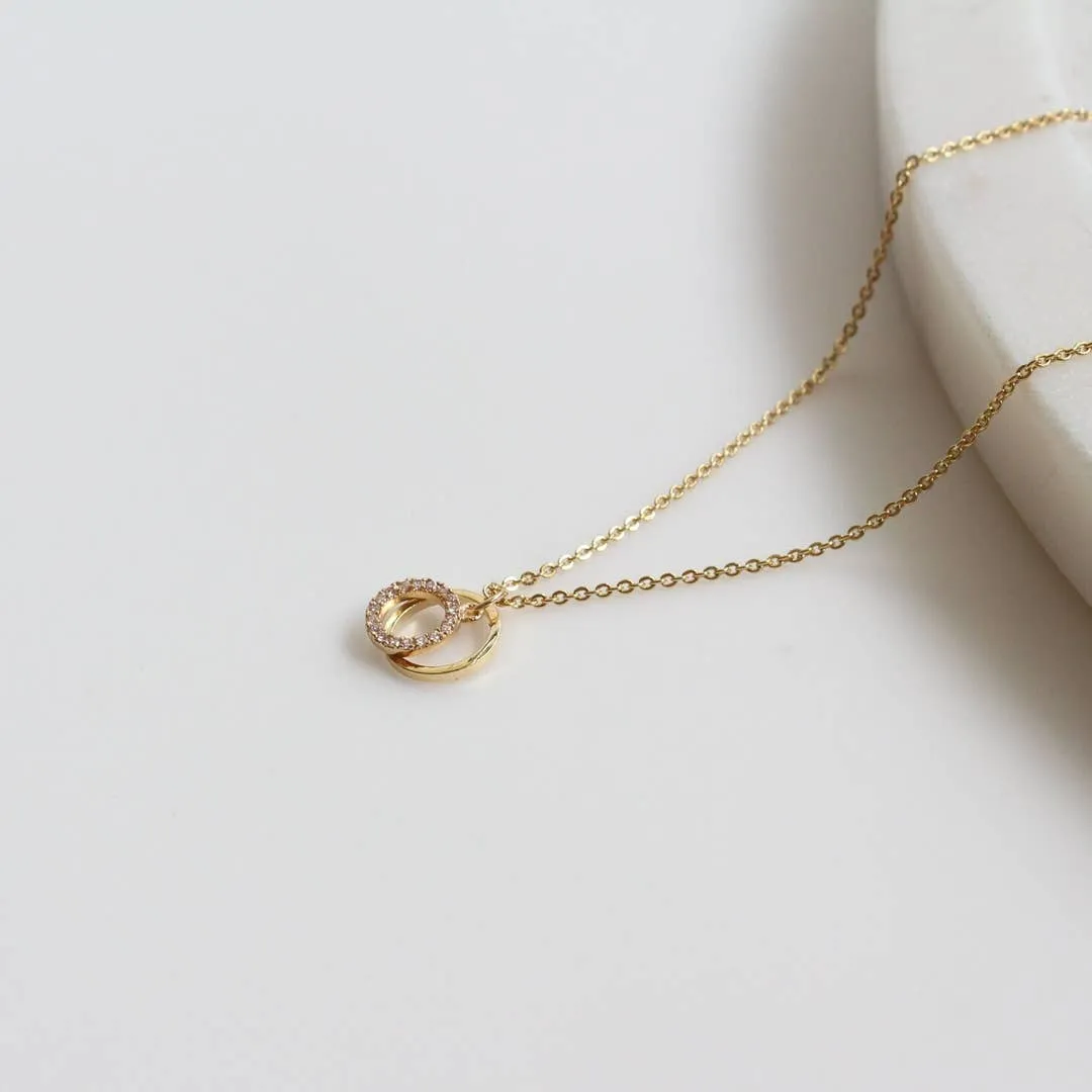 Gold Interlocking Circles Necklace