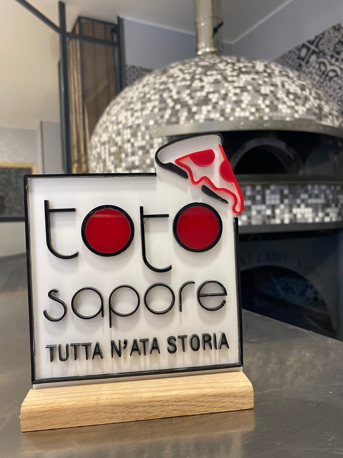 Incisione e taglio plexiglass