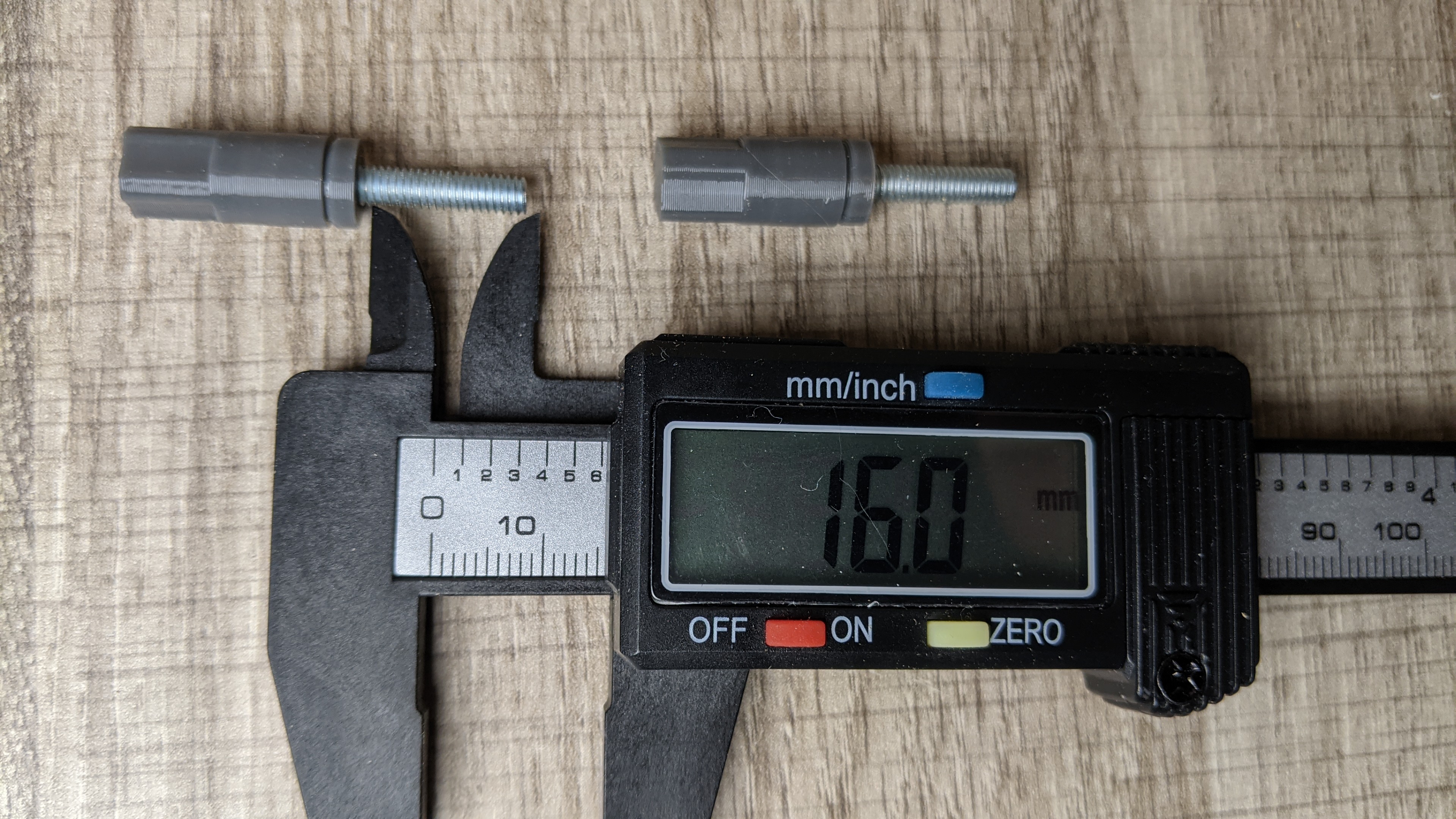 Pièces détachées : 2 Vis de 16mm pour meuleuse sous table