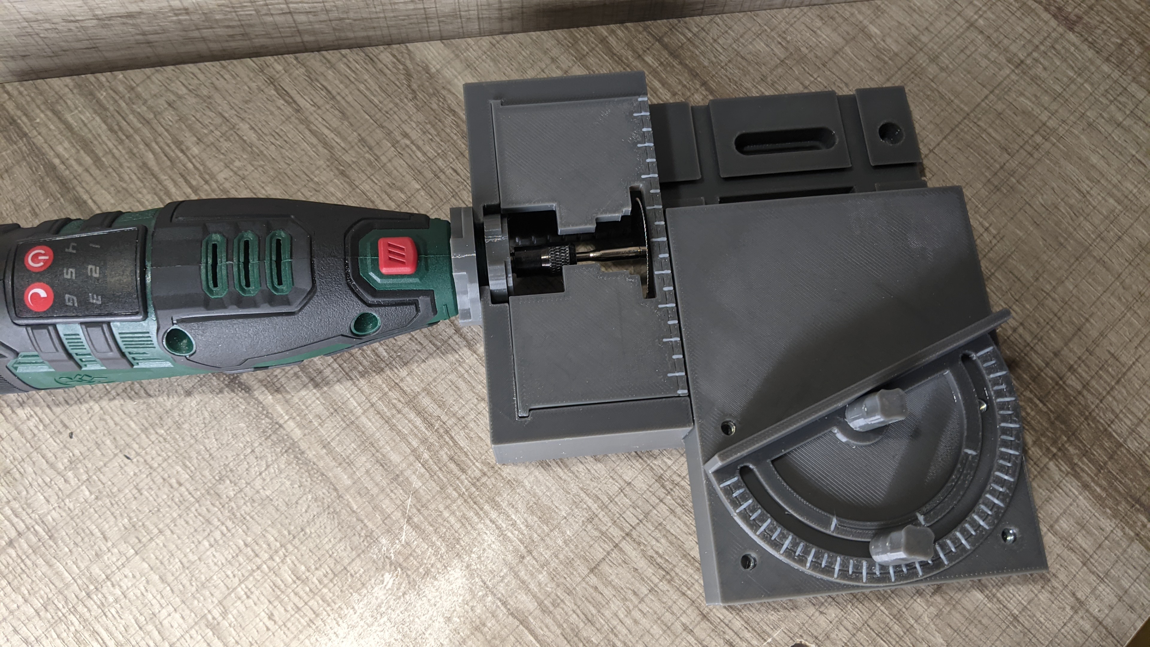 Etabli pour meuleuse Parkside Horizontal et Vertical