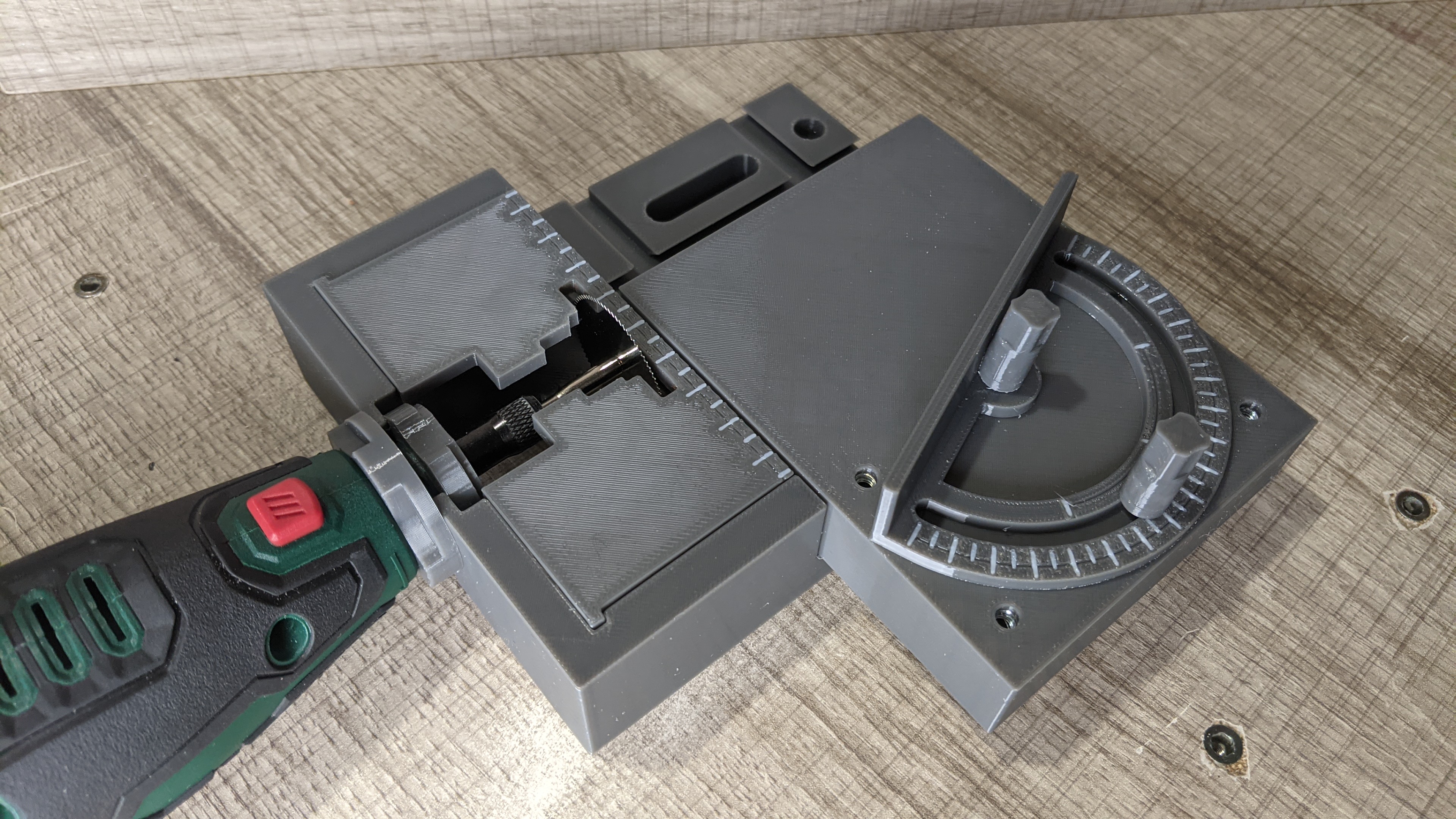 Etabli pour meuleuse Parkside Horizontal et Vertical