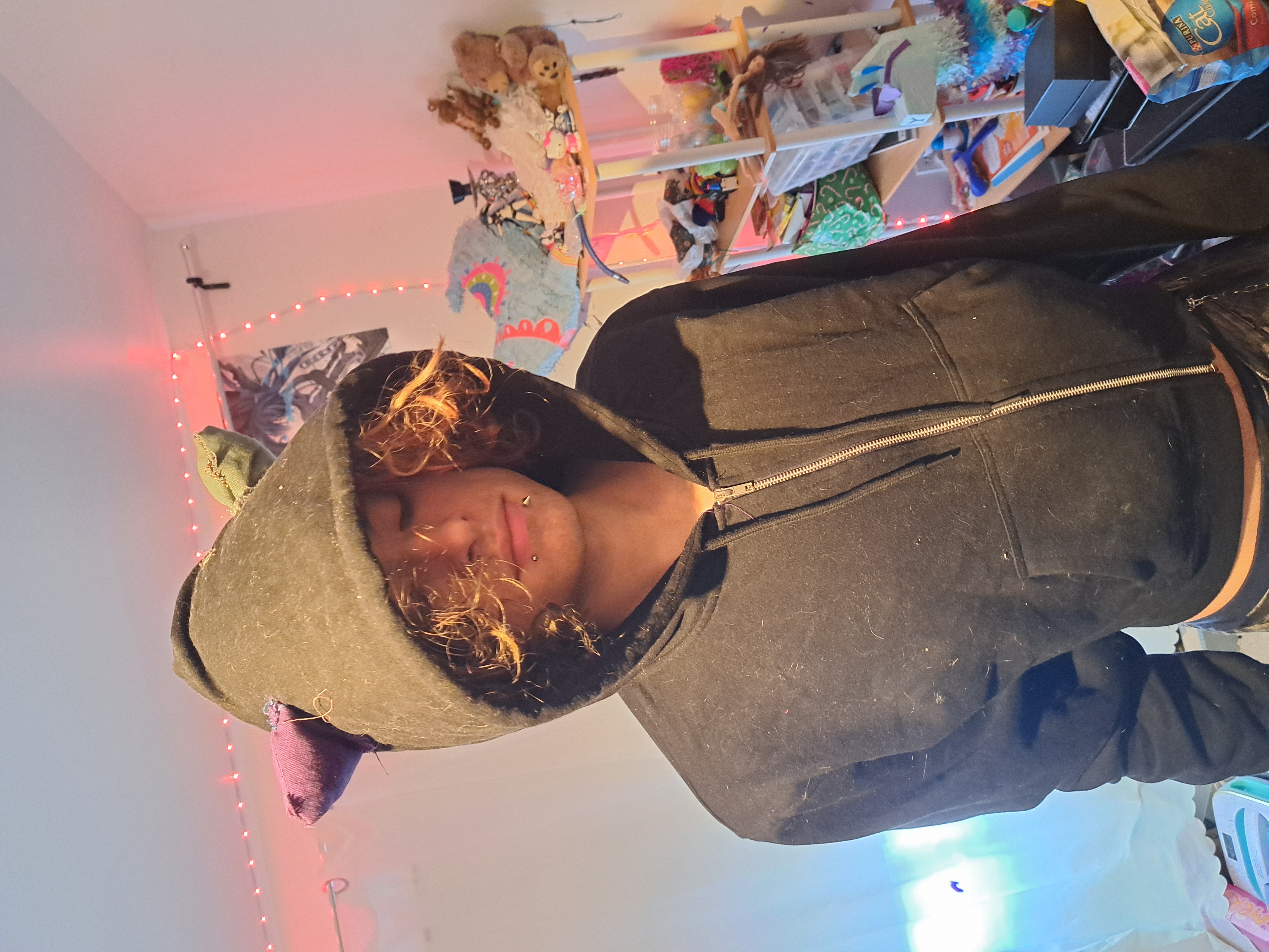 BLACK TRIPPY CAT EAT CROP HOODIE