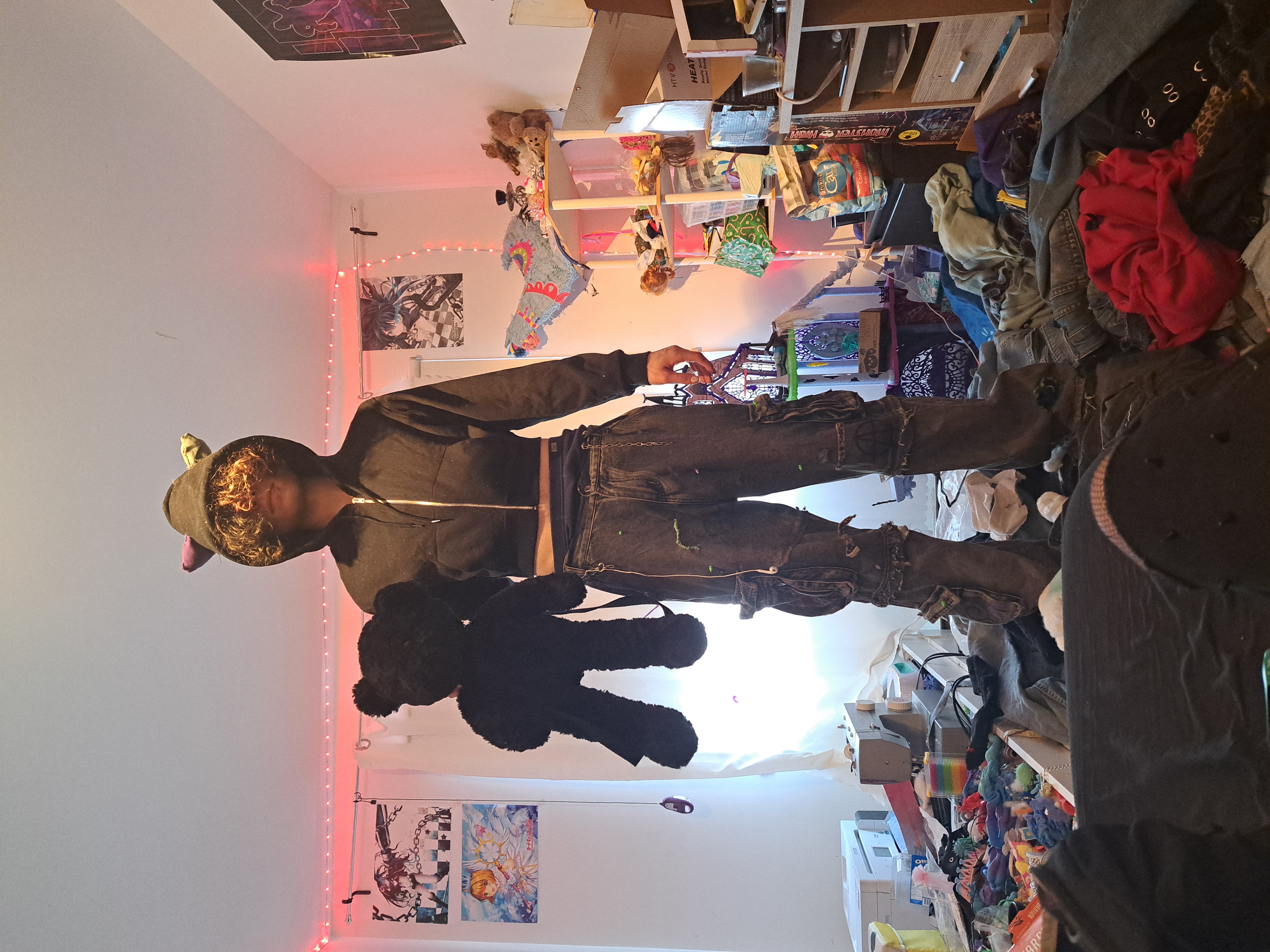 BLACK TRIPPY CAT EAT CROP HOODIE