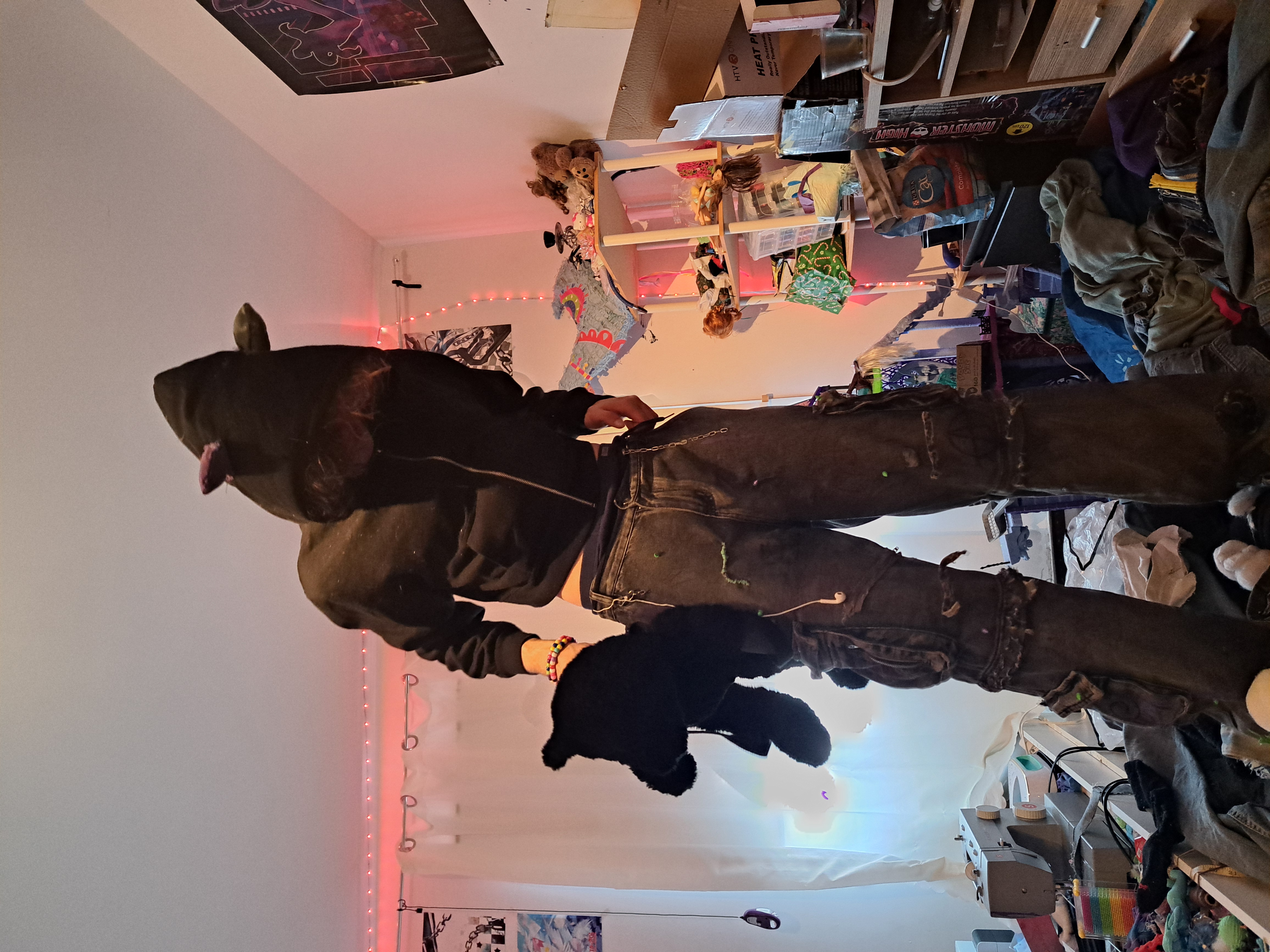 BLACK TRIPPY CAT EAT CROP HOODIE