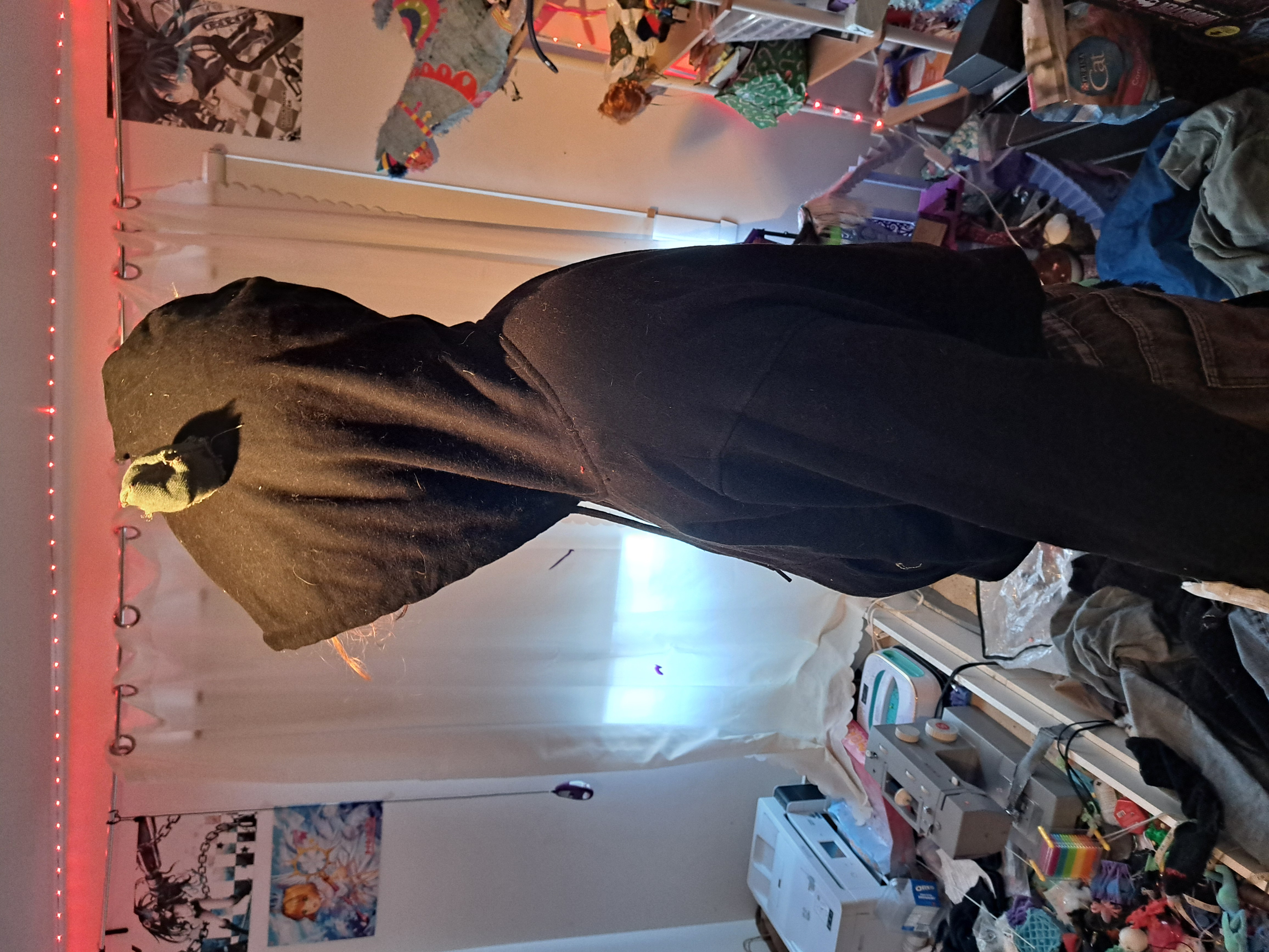 BLACK TRIPPY CAT EAT CROP HOODIE