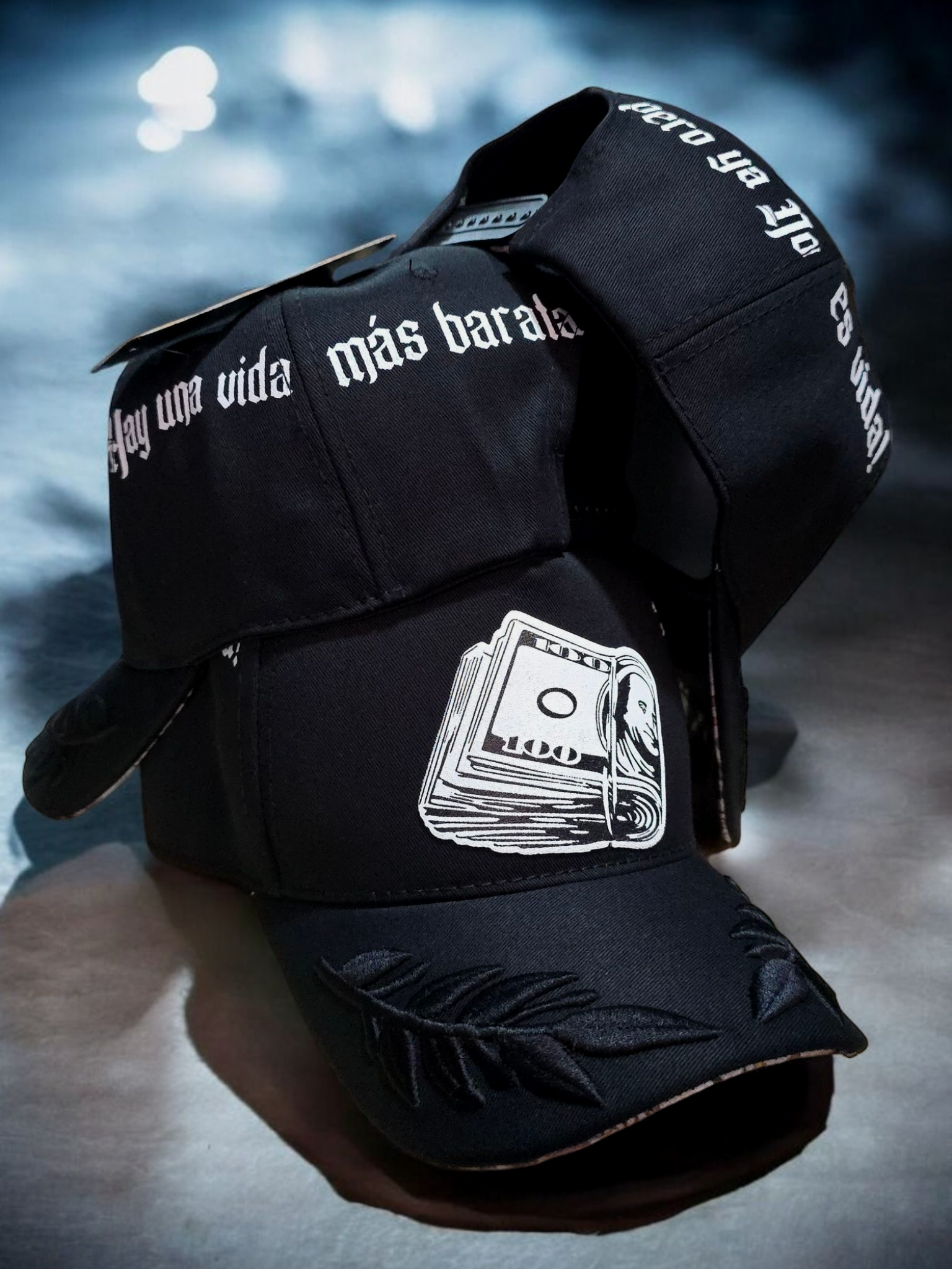 Gorra negra con diseño