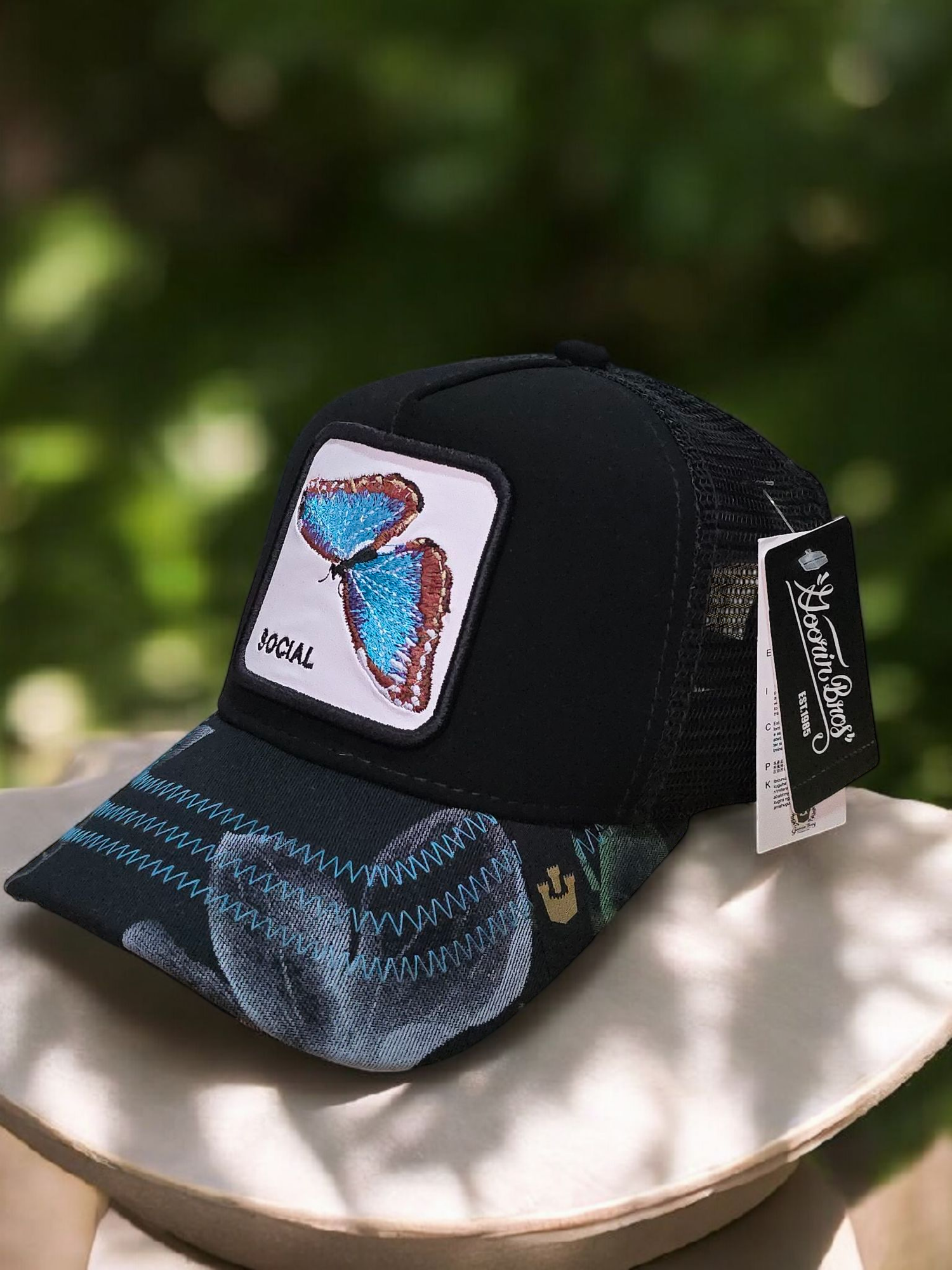 Gorra Negra con Mariposa