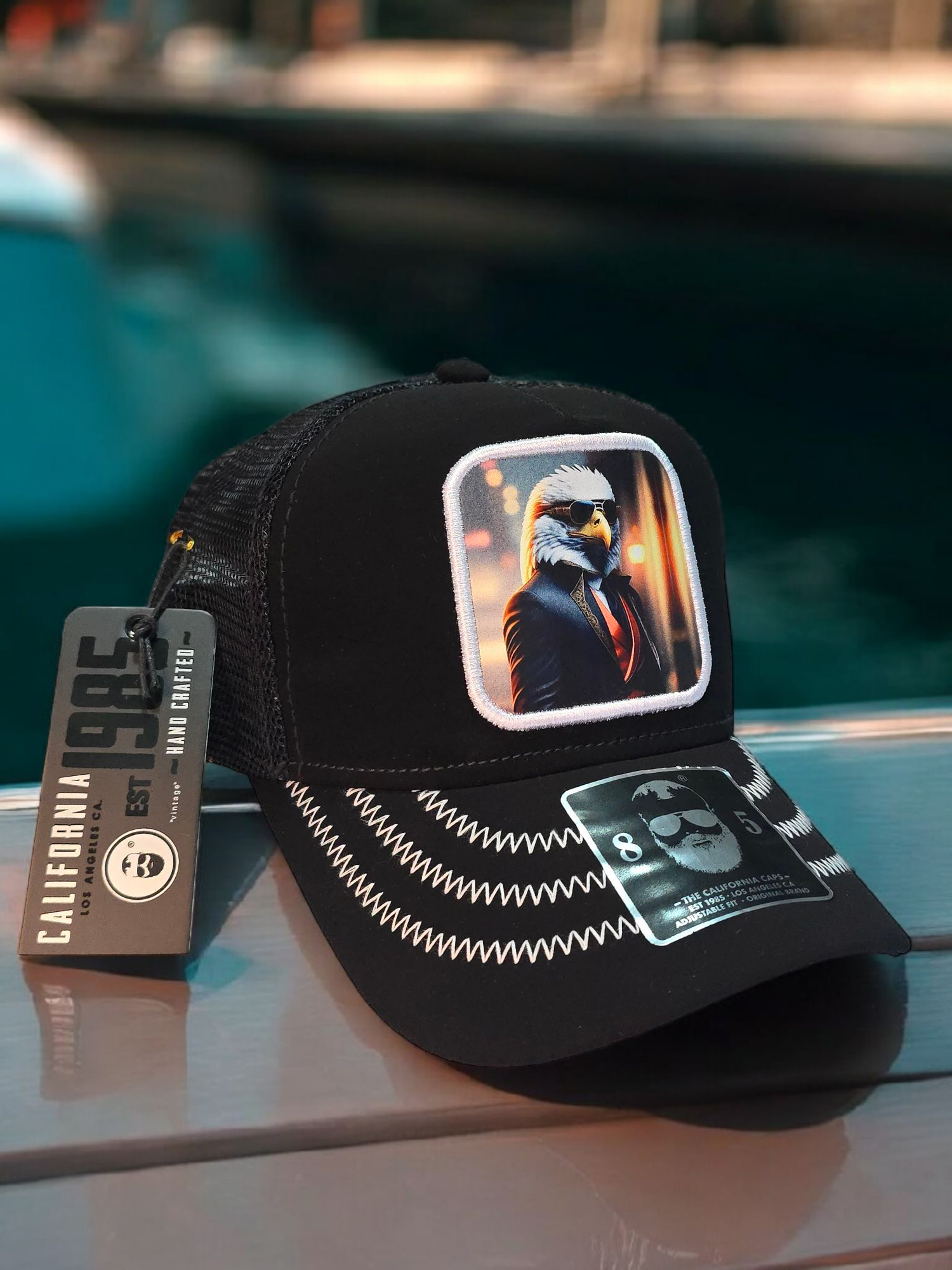 Gorra California con diseño de águila