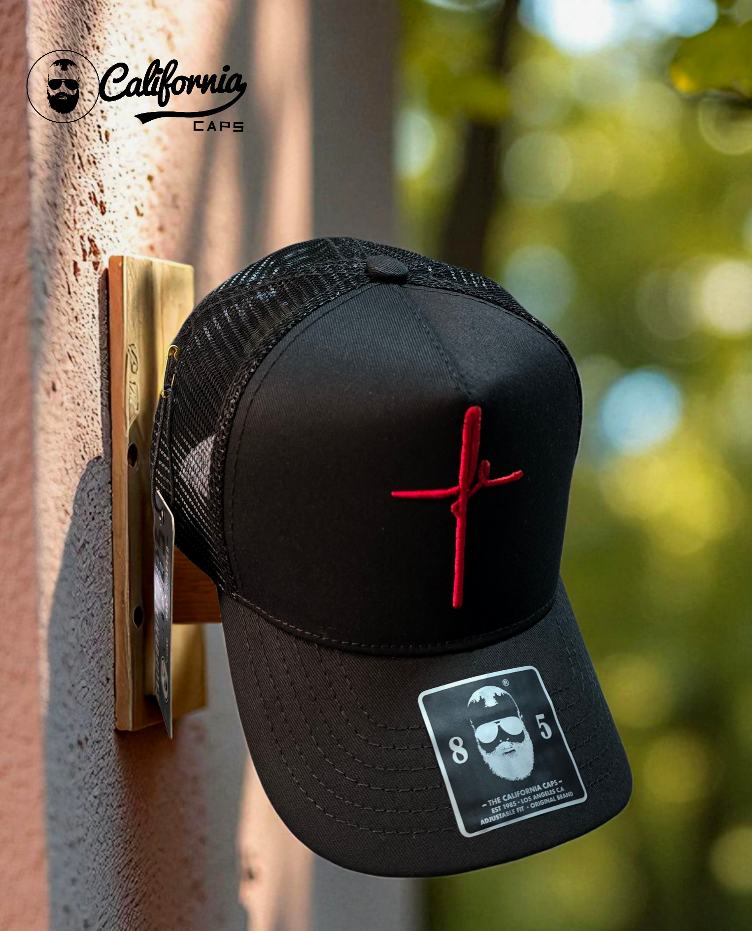 Gorra California Caps edición cruz roja