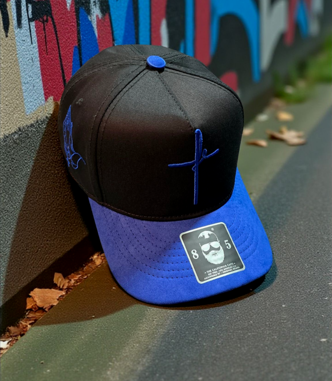 Gorra urbana en negro y azul