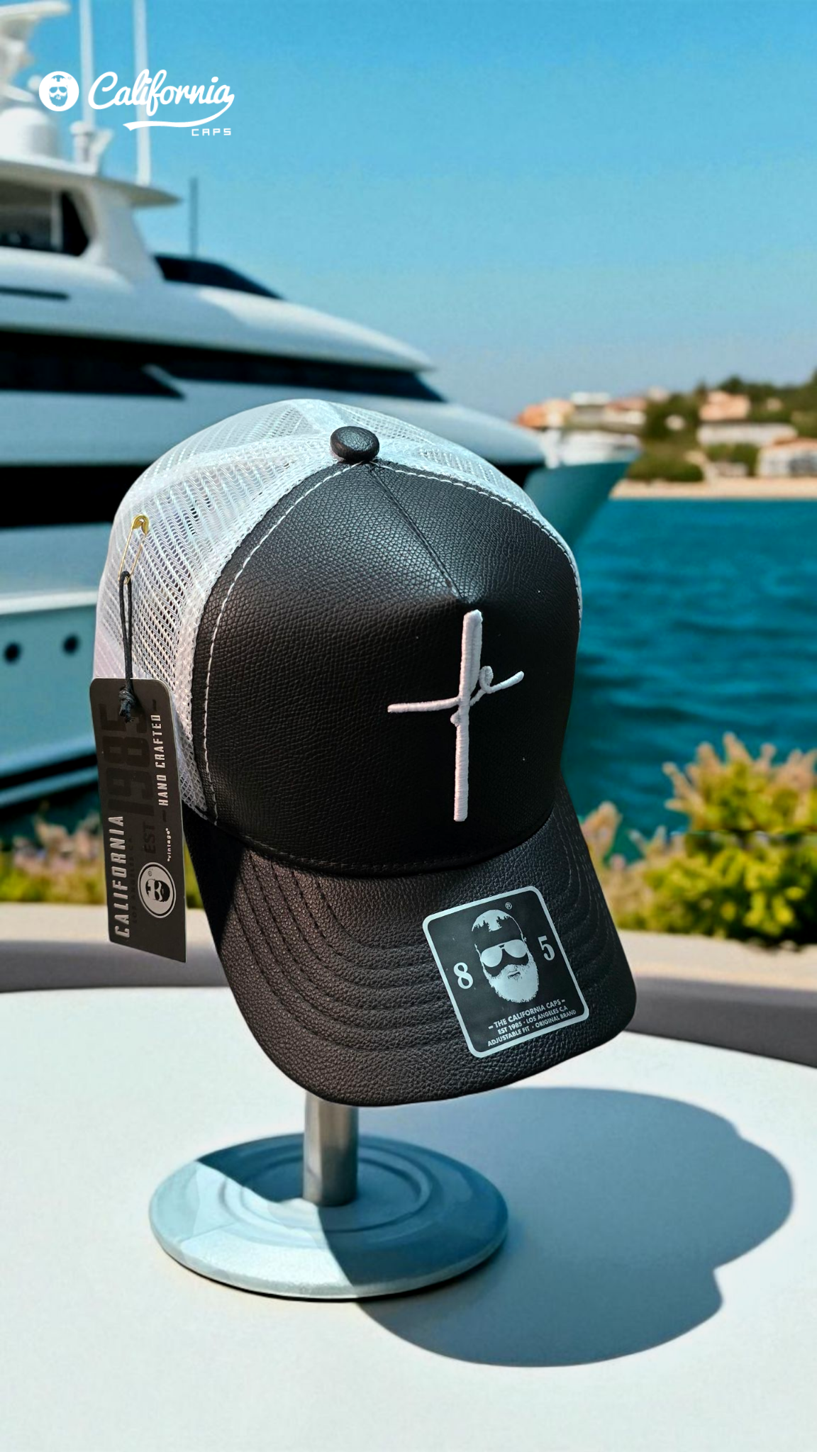 Gorra California negra con cruz