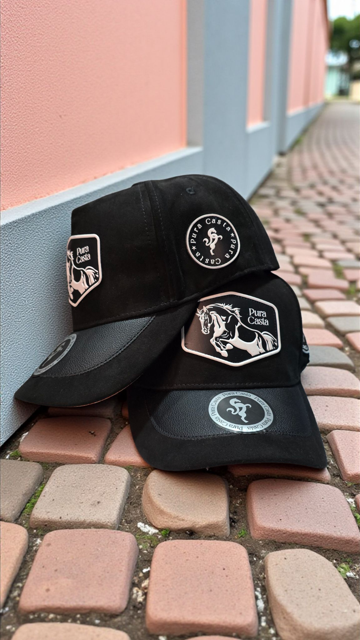 Gorra negra Pam Castilo