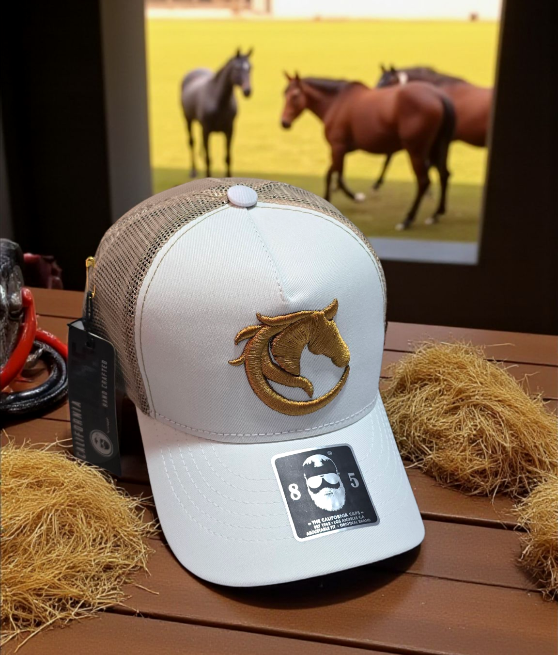 Gorra blanca con logo de caballo