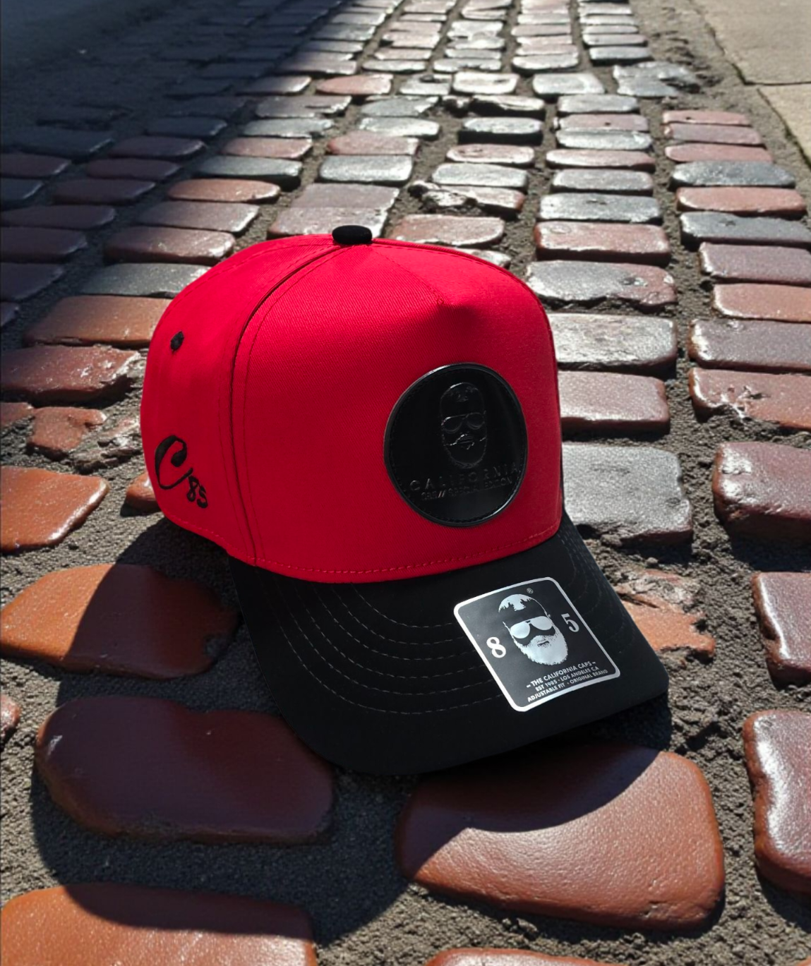 Gorra roja y negra