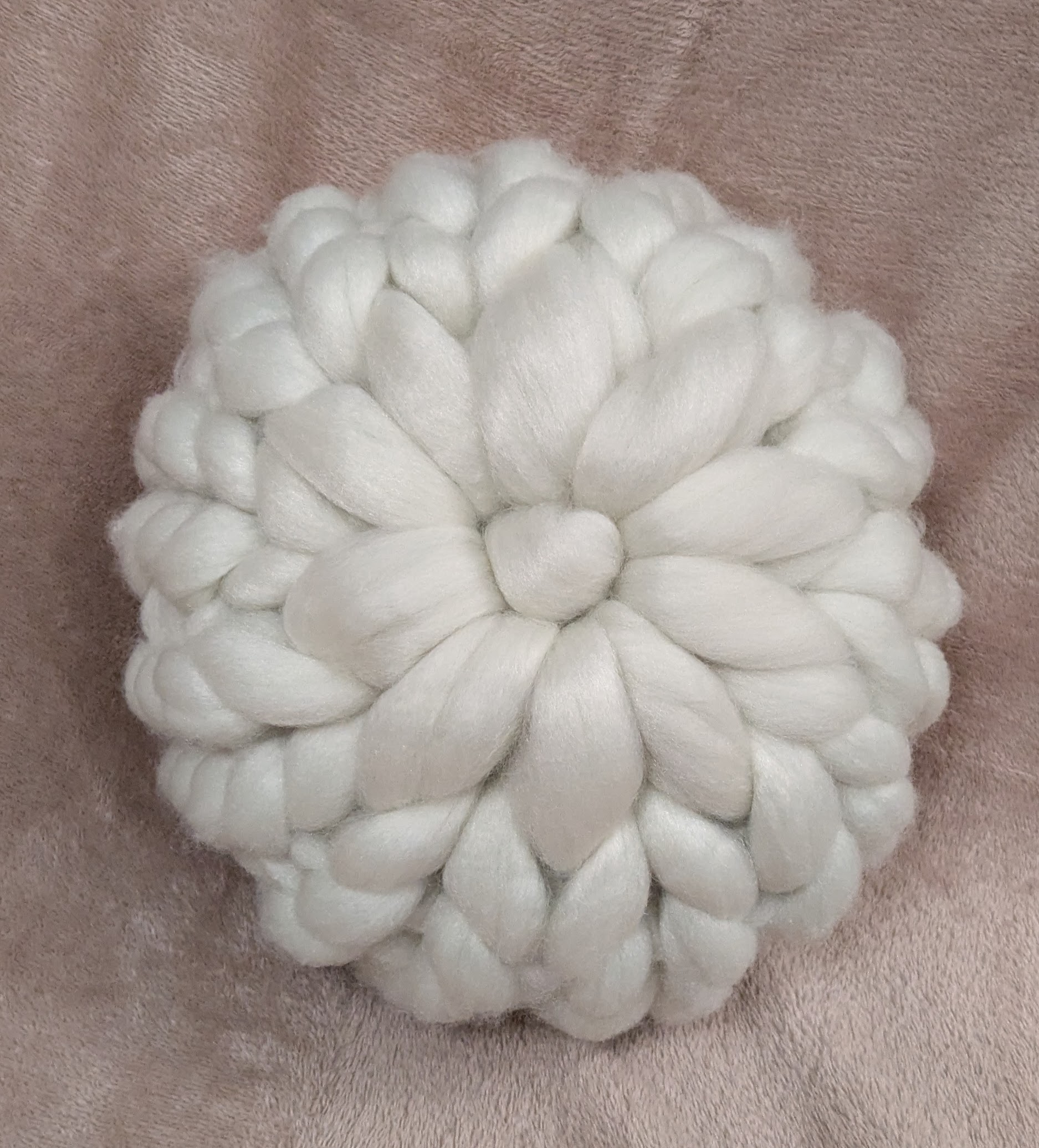 Chunky wool Round Cushion
