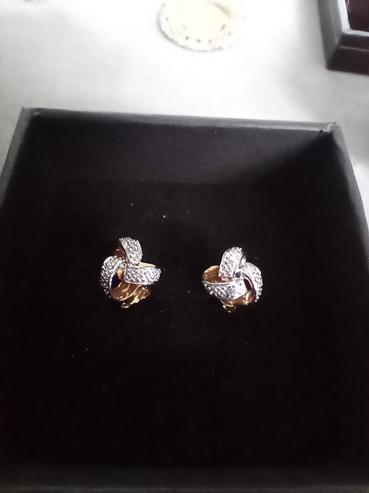 9ct Gold knot earrings