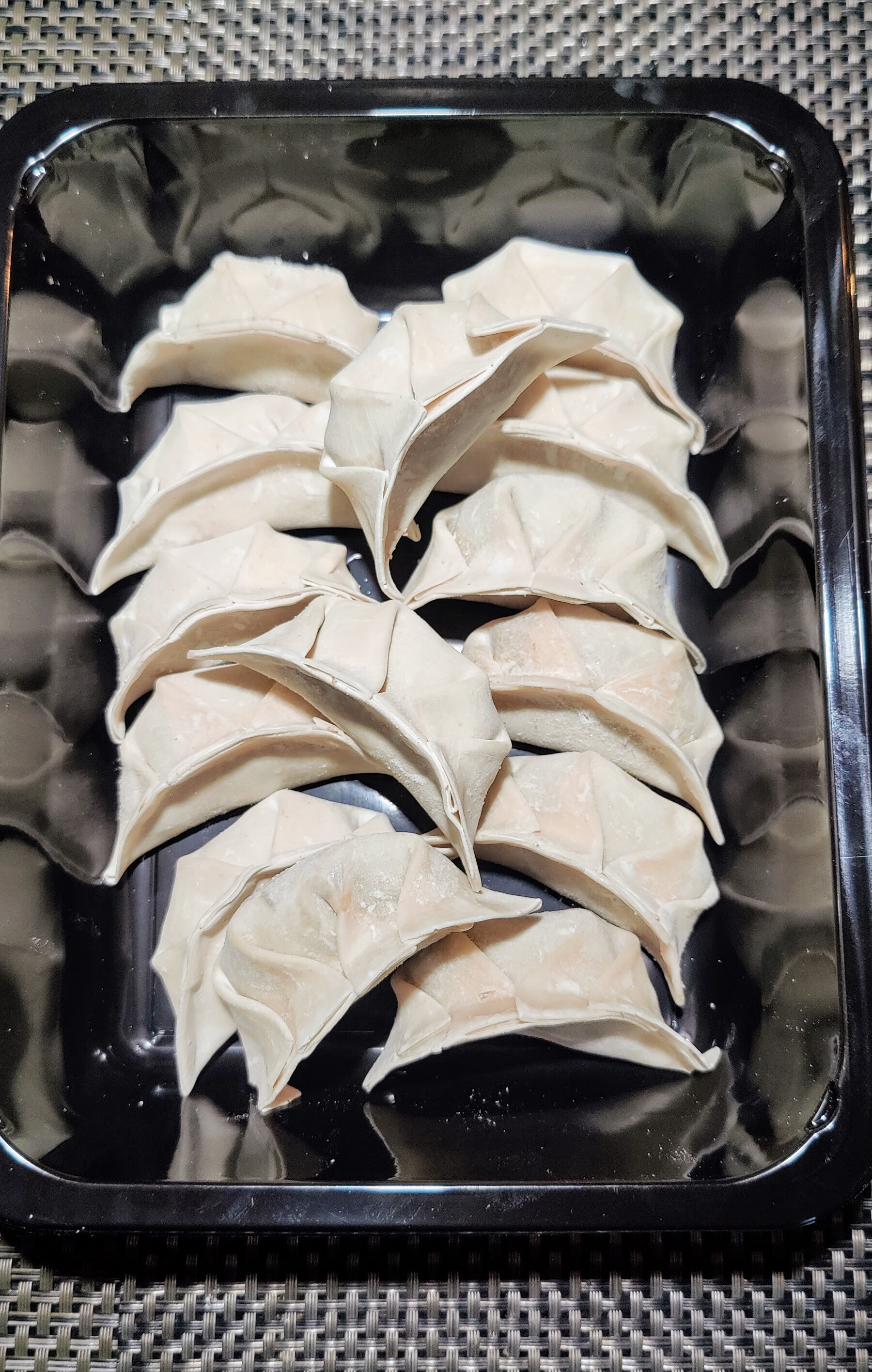 Šaldyti GYOZA koldūnai su žirnių baltymų įdaru, 300g