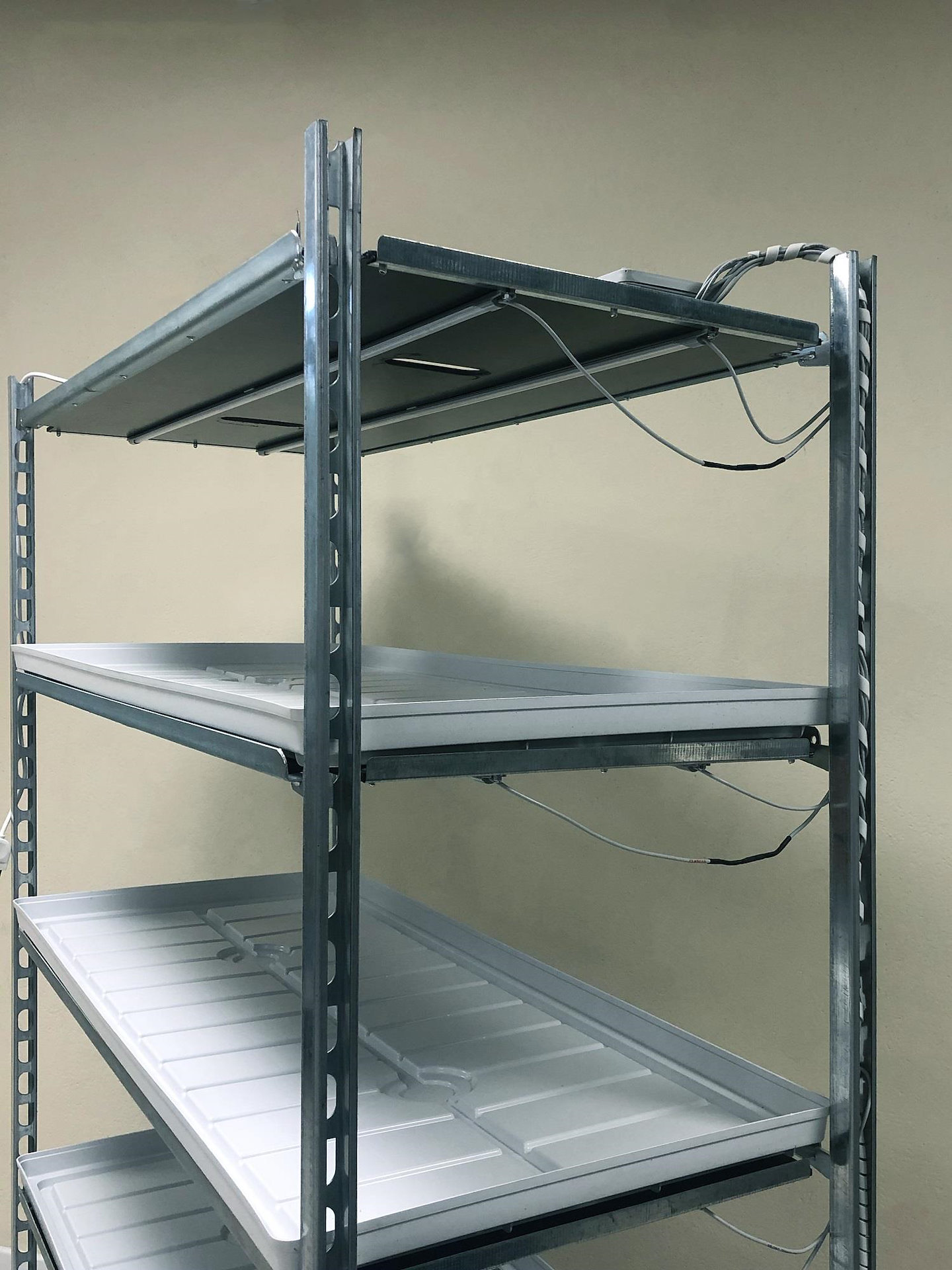 Chariot de culture amovible avec kit d'éclairage LED et bacs à eau Germination Greffage Bouture  ORLANDELLI