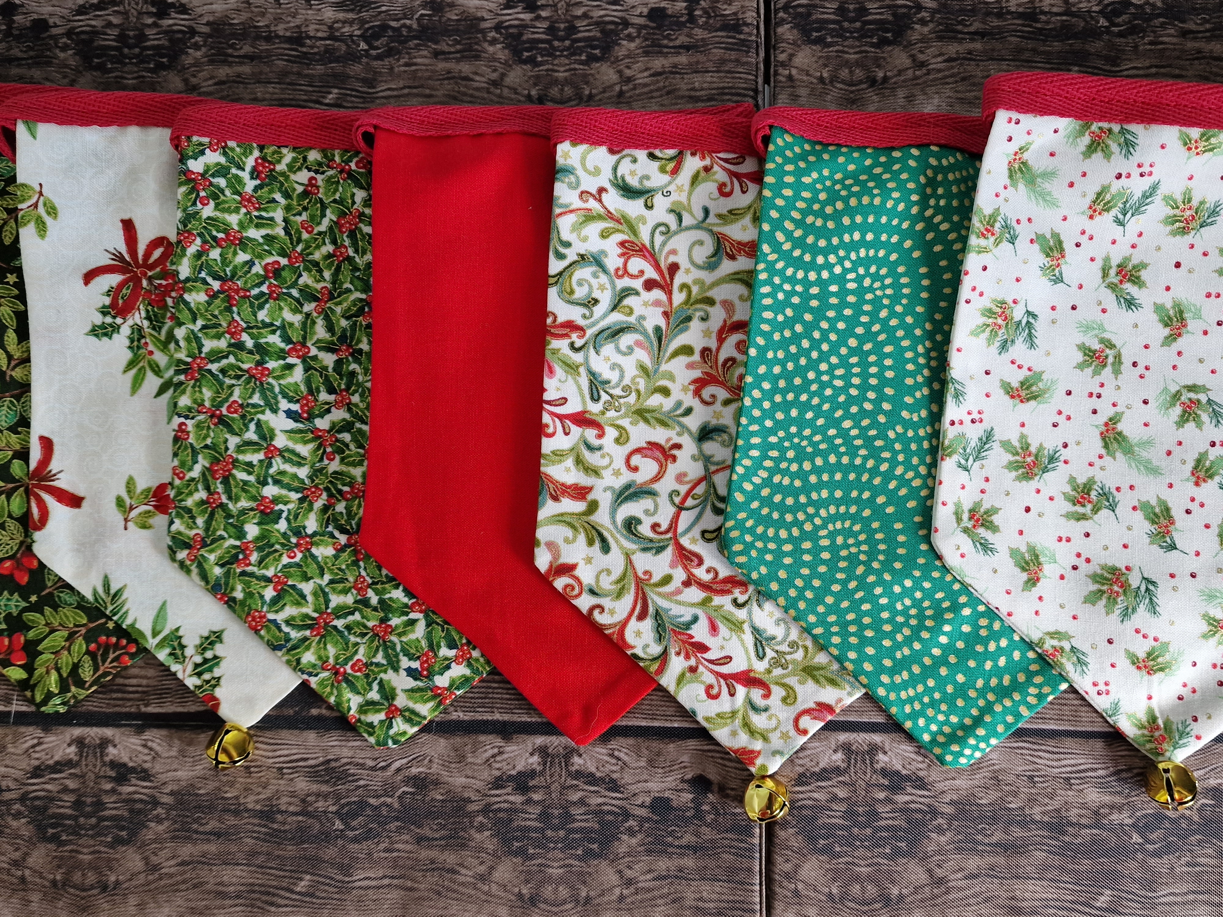 Christmas Fireplace Bunting - Red & Green Fabric Design 