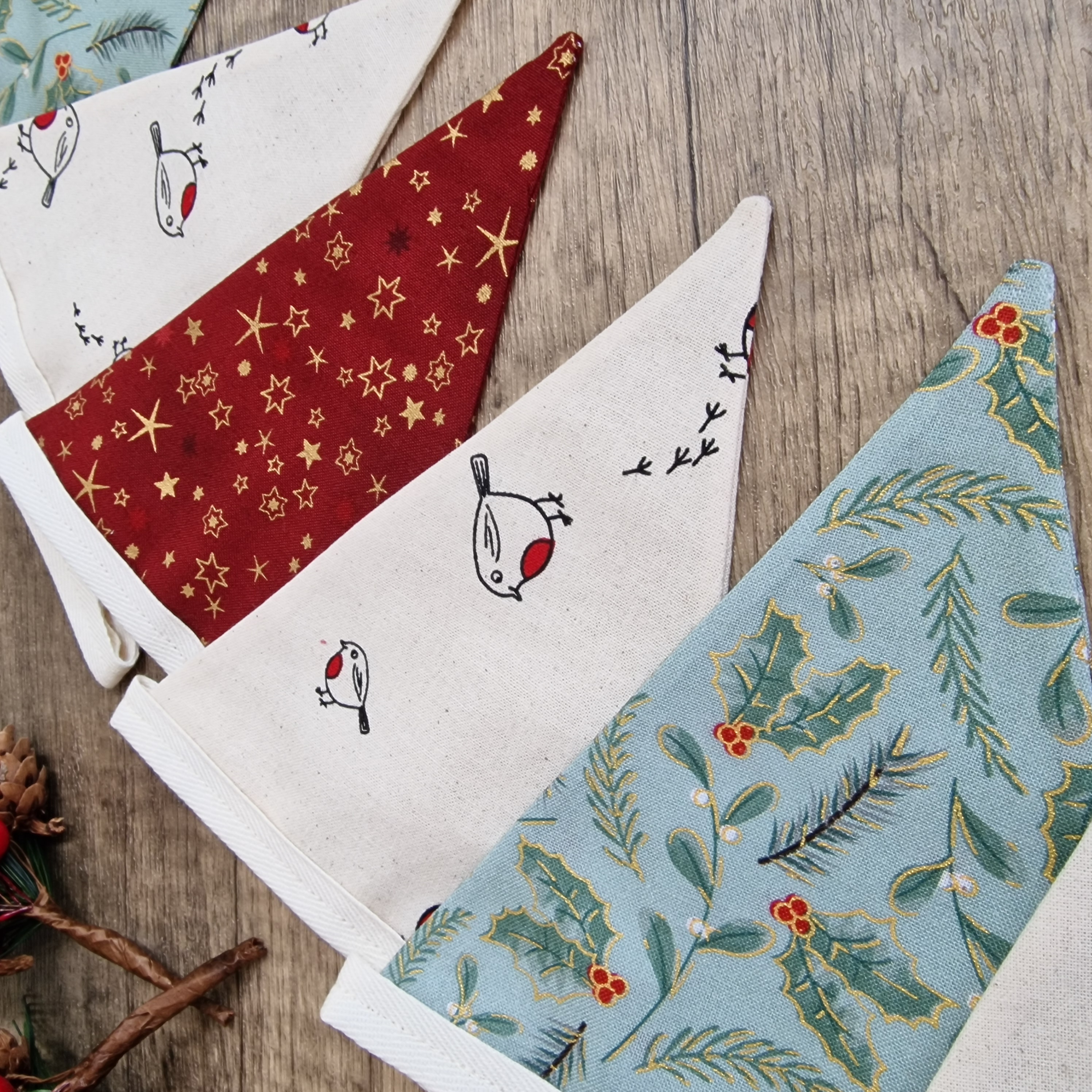 Christmas Robin Bunting - Red, Green & Cream