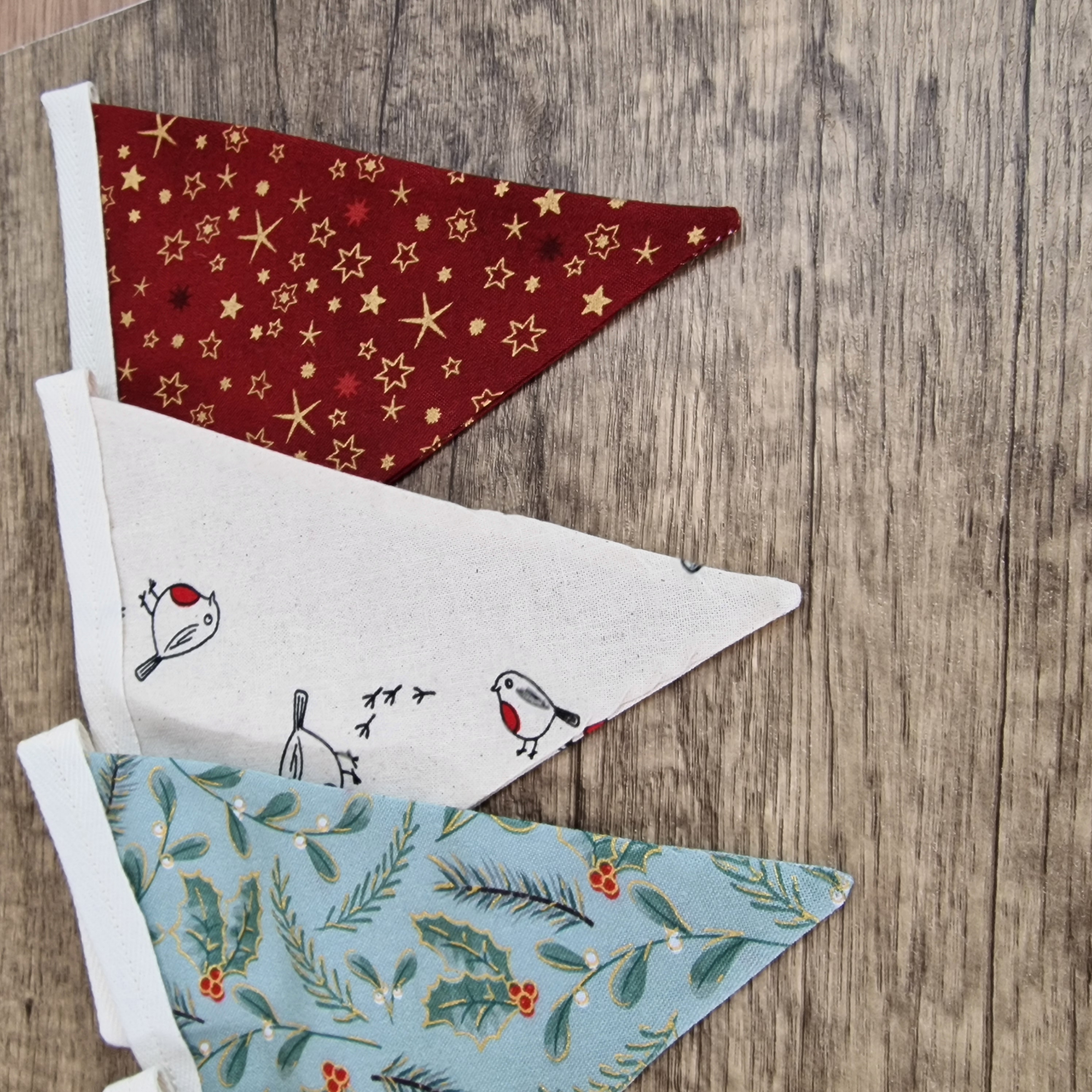 Christmas Robin Bunting - Red, Green & Cream