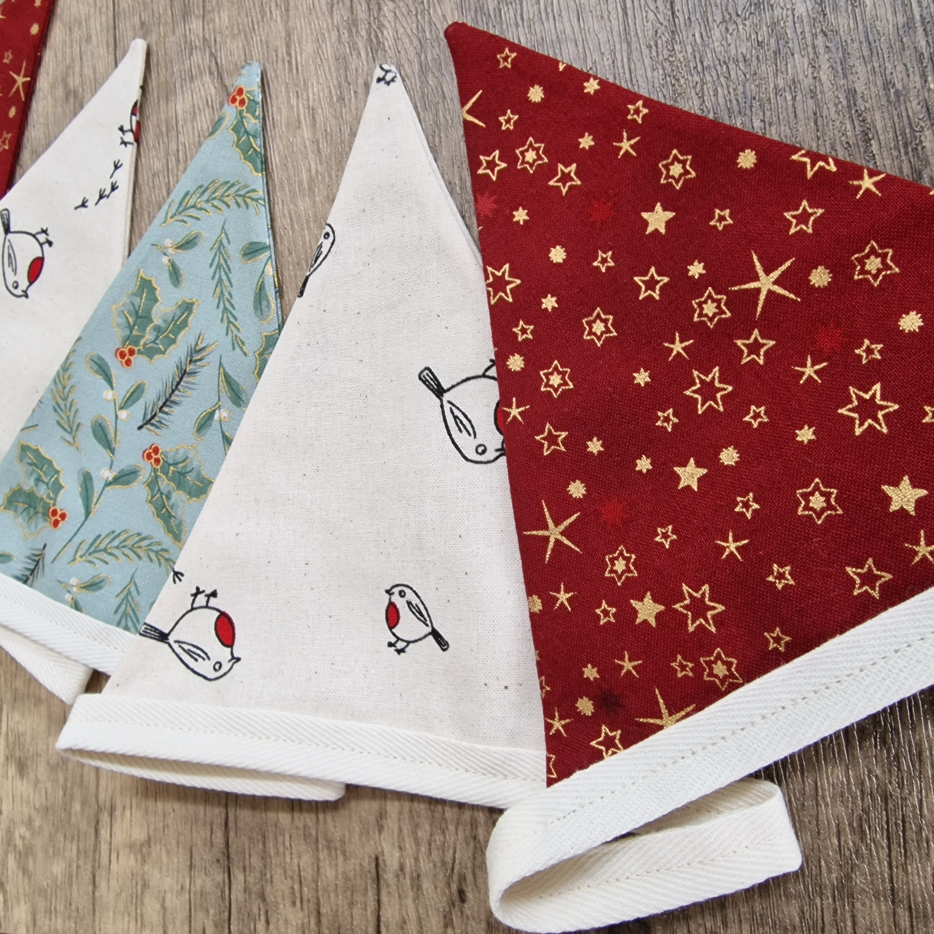 Christmas Robin Bunting - Red, Green & Cream