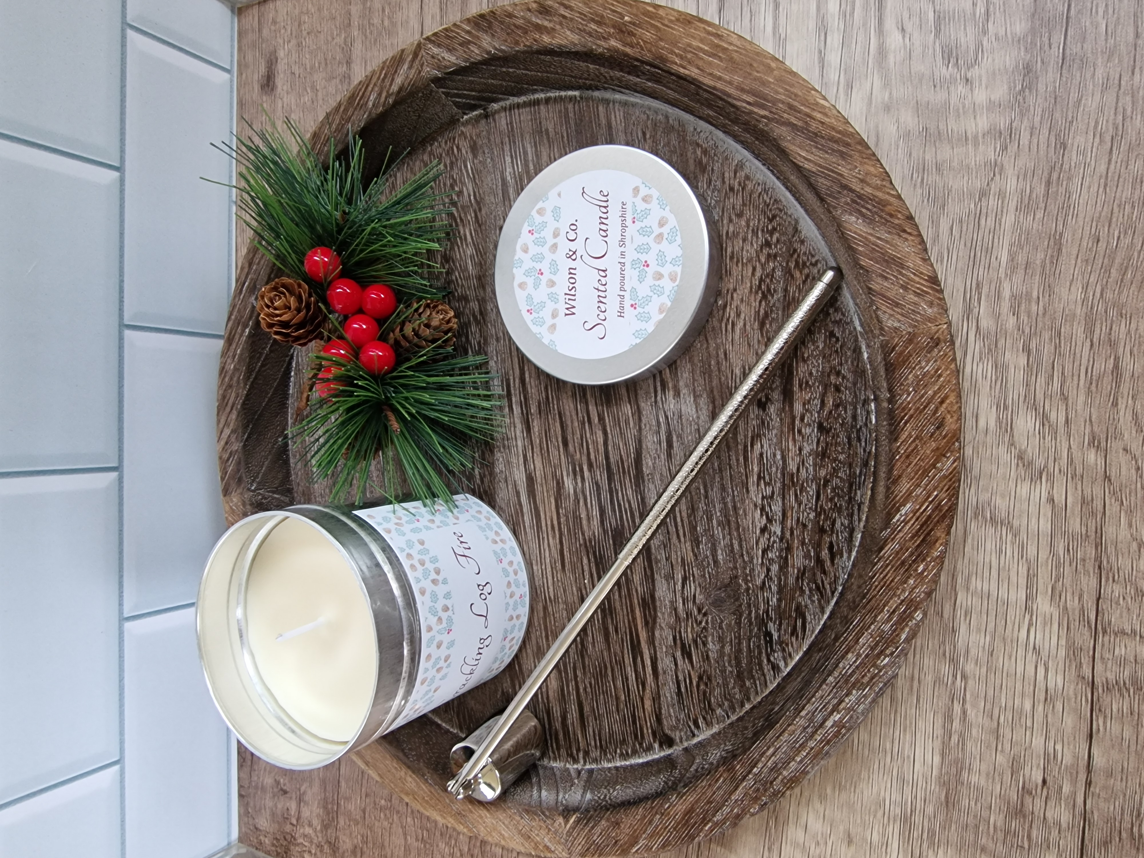 Crackling Log Fire Scented Candle 230g Musk & Cedarwood 