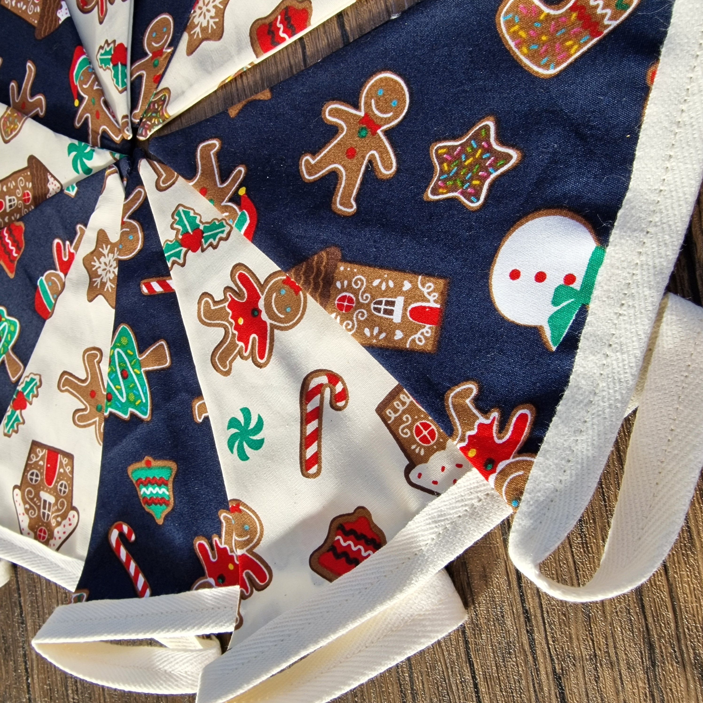 Blue & Ivory Christmas Bunting - Gingerbread Biscuits Design 