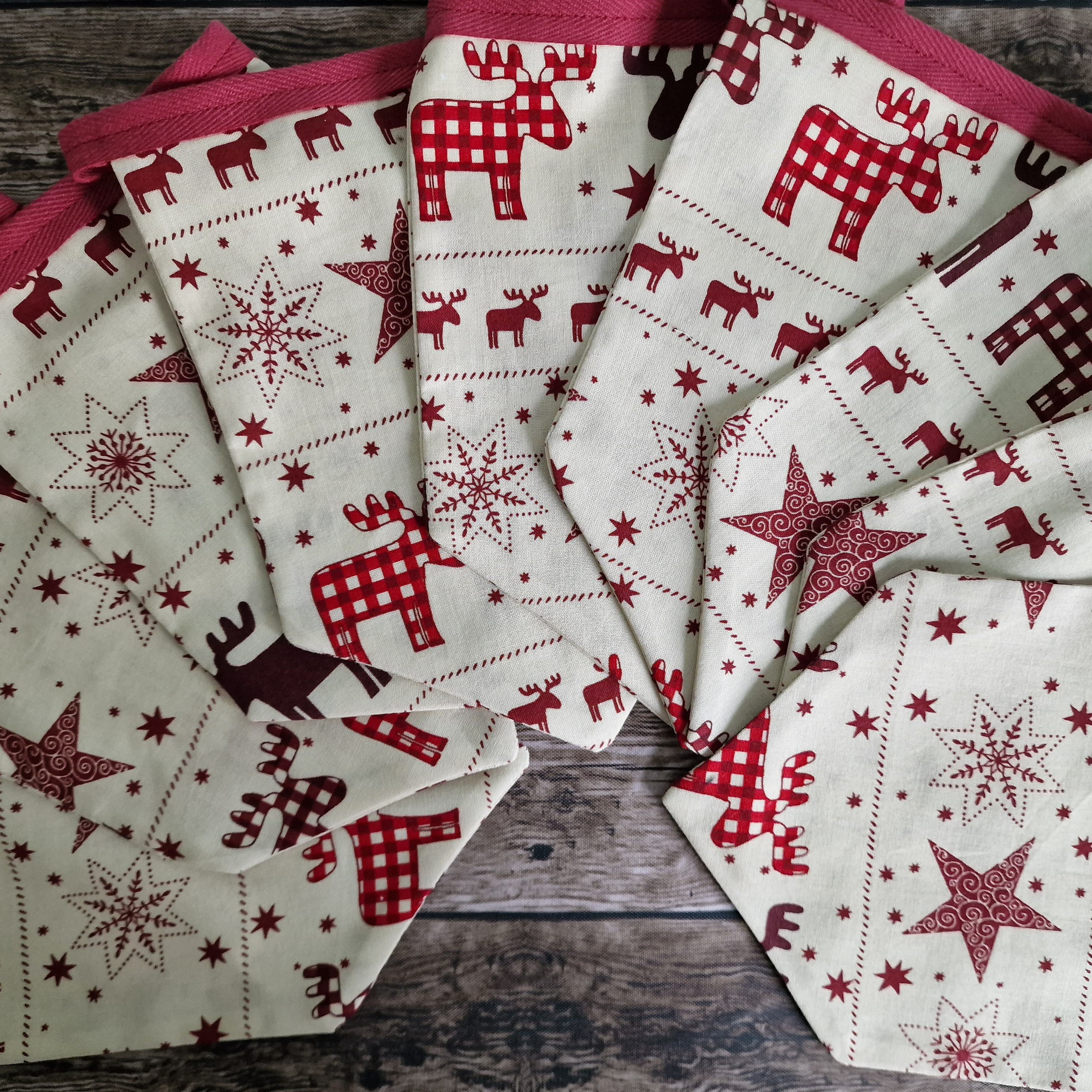 Red and Beige Christmas Bunting | Nordic Design 