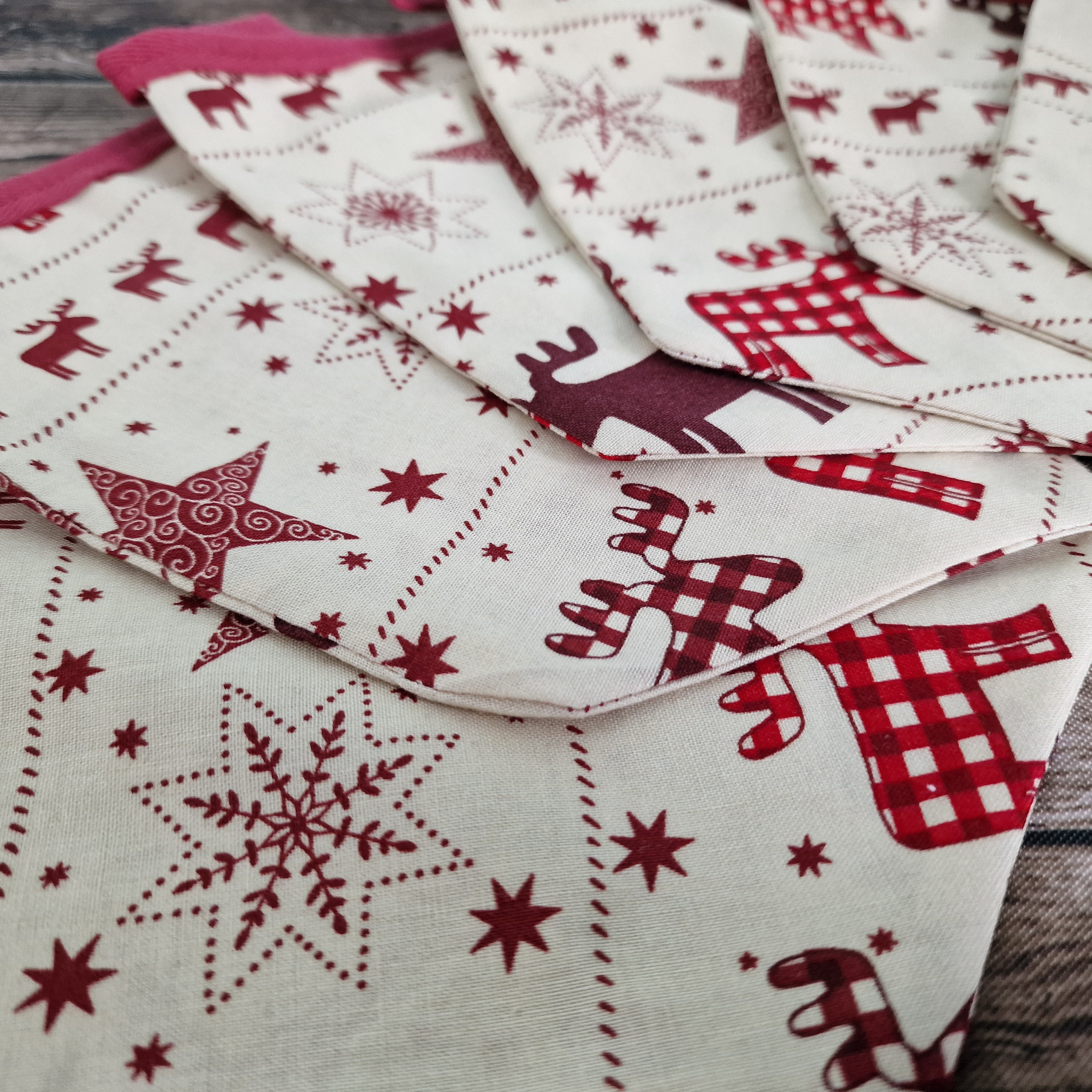Red and Beige Christmas Bunting | Nordic Design 