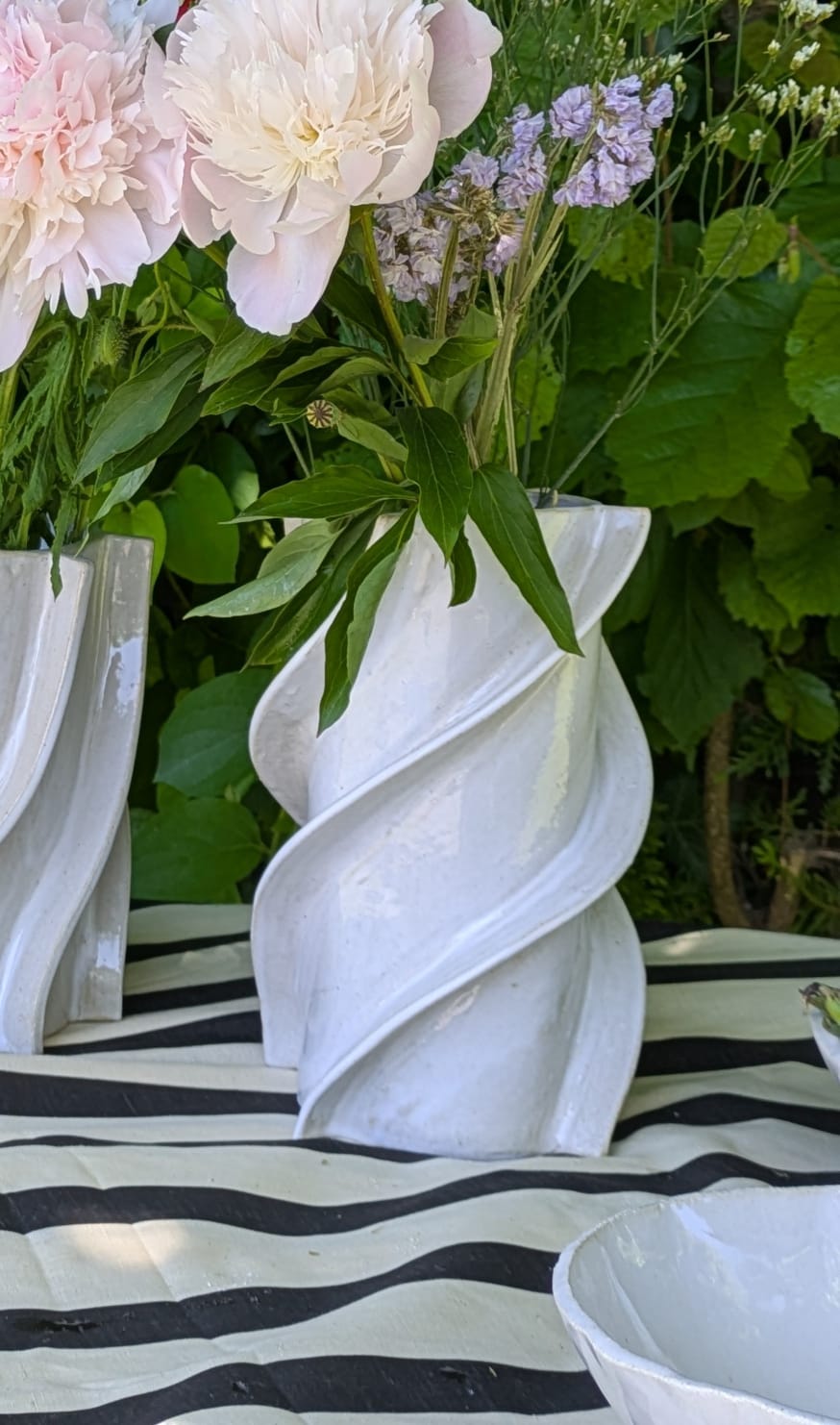 Vase en céramique ondulé