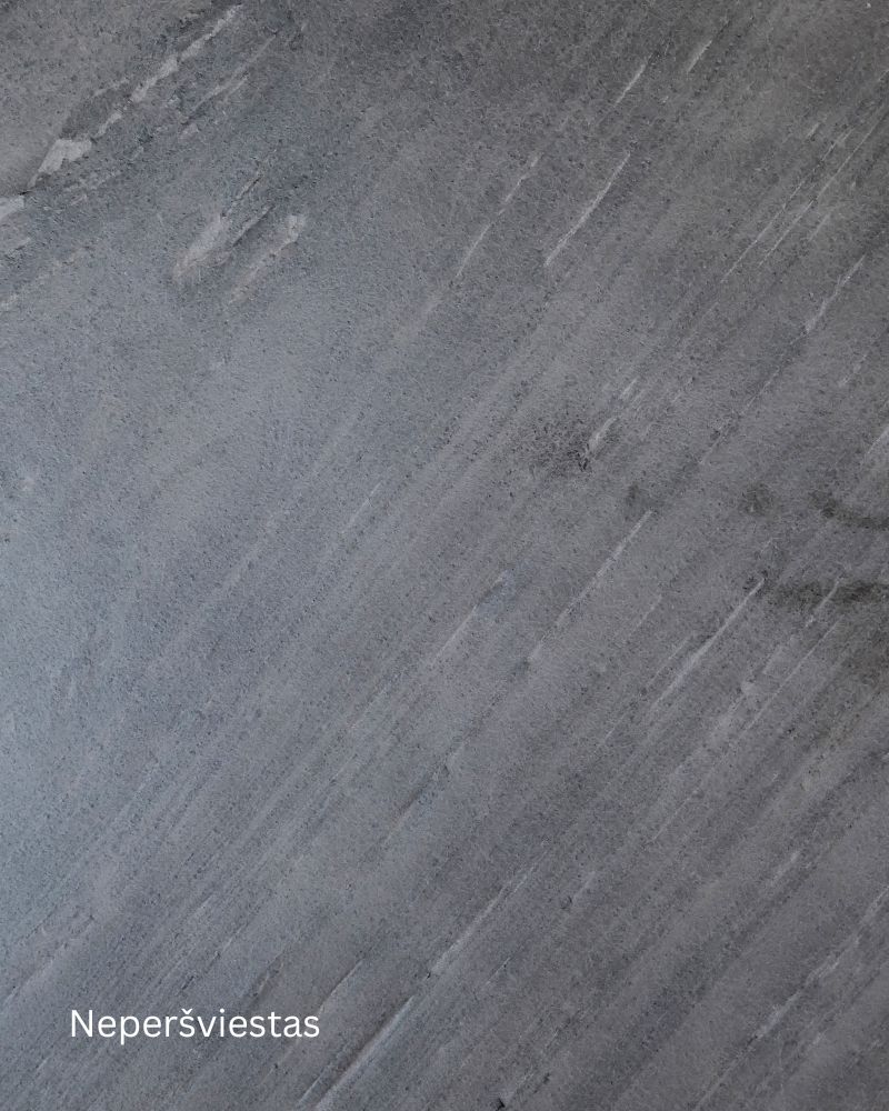 D.Black Peršviečiamas