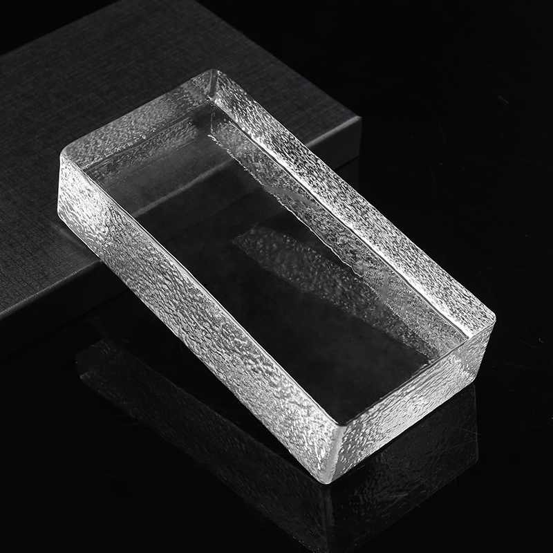 Stiklinis plyta žievelės šonais