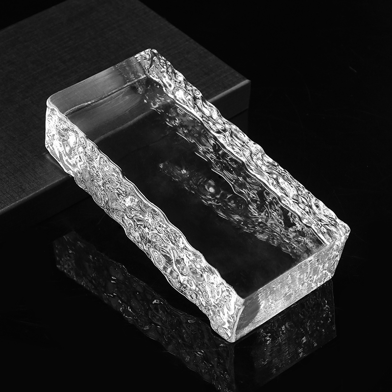 Stiklinė plyta grublėtu kraštu