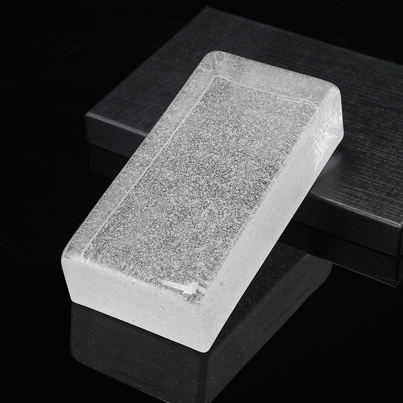 Apšalusi stiklinė plyta