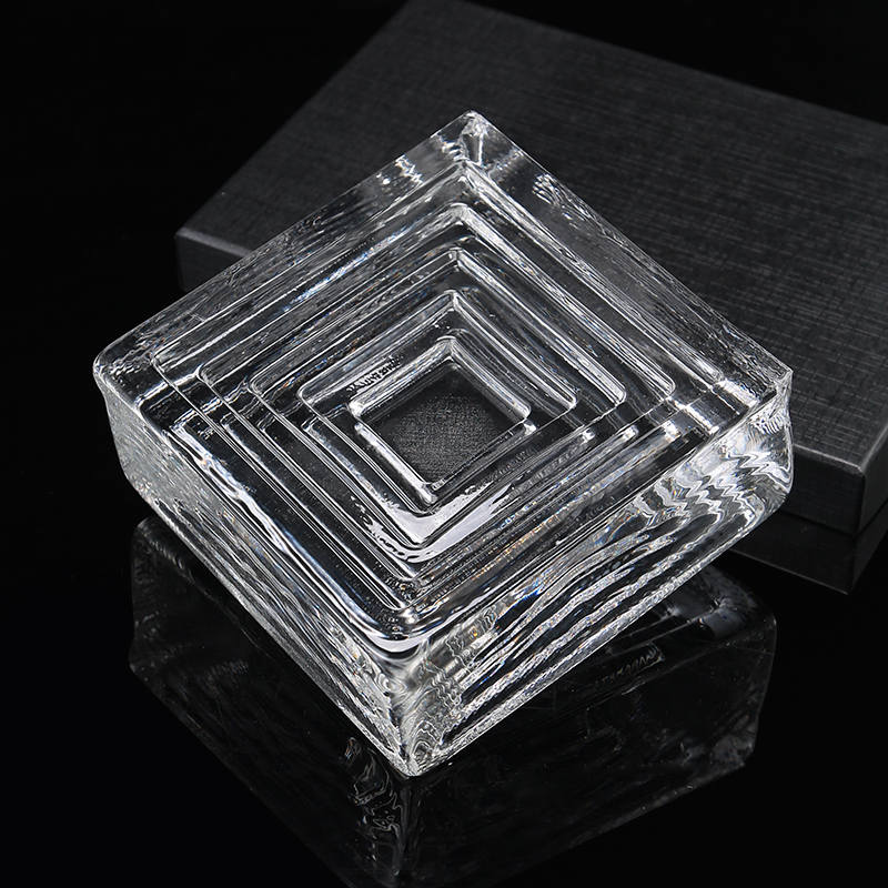 Griovelių kvadratas stiklinė plyta