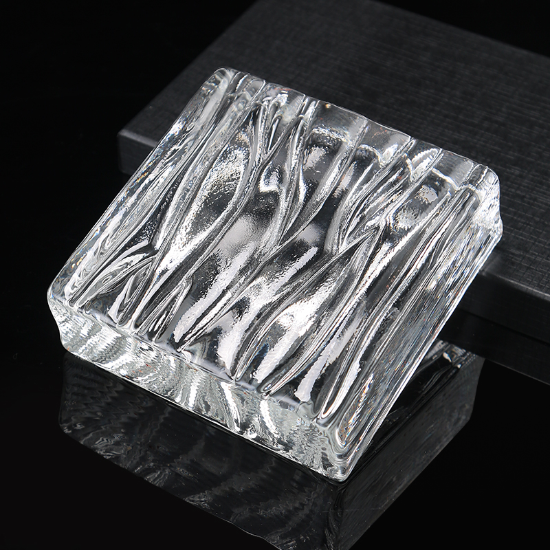 Linijinė kvadratinė stiklinė plyta