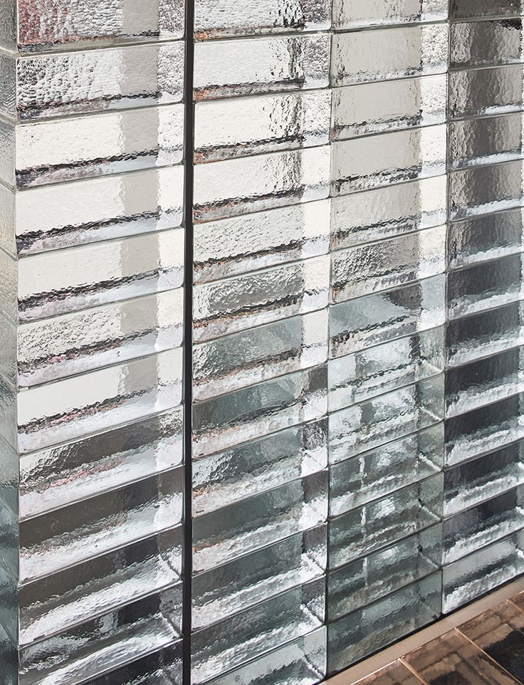 Stiklinis plyta žievelės šonais