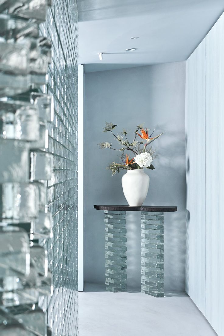 Stiklo plyta ledo kraštais