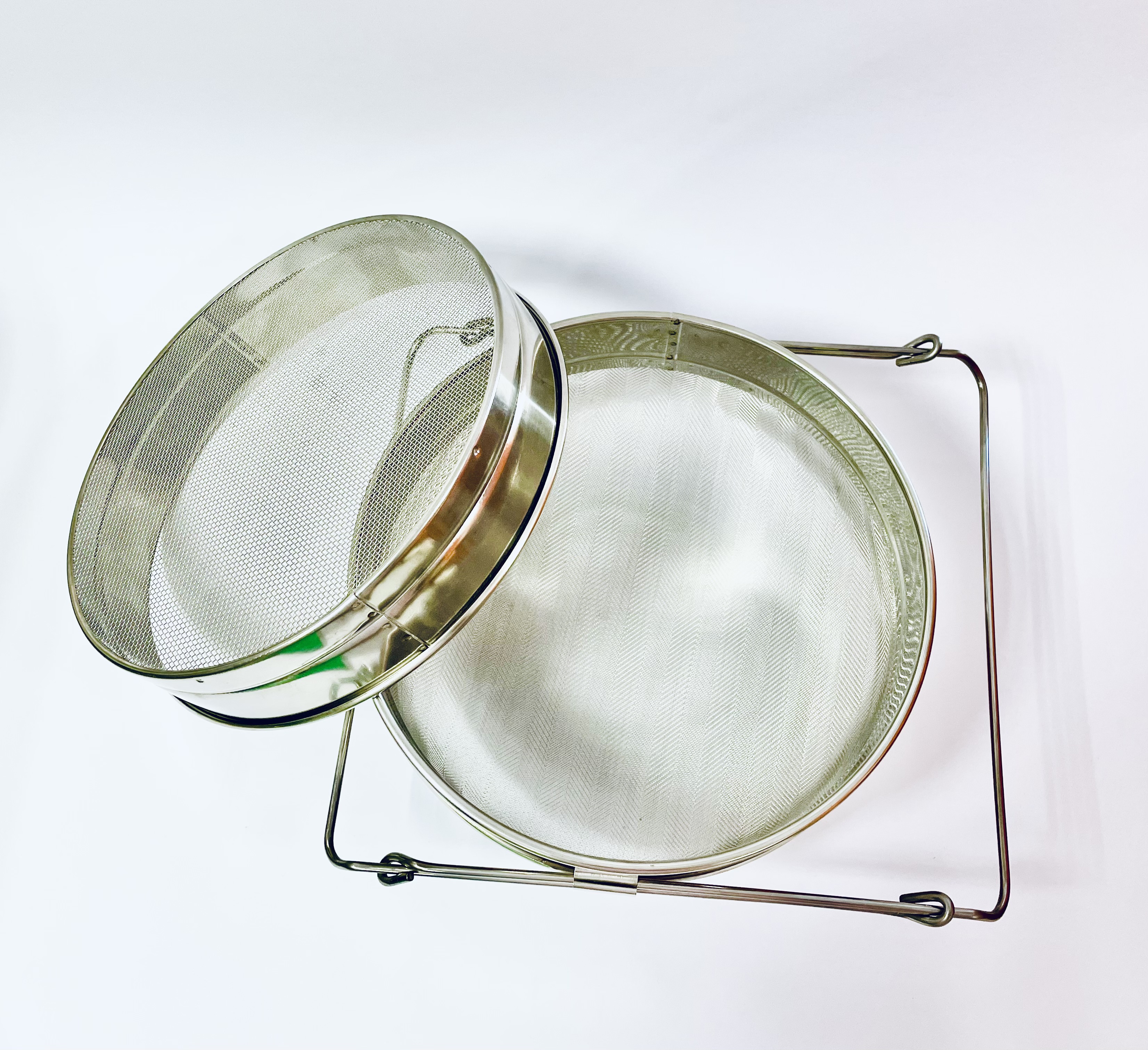 Dvigubas metalinis koštuvas