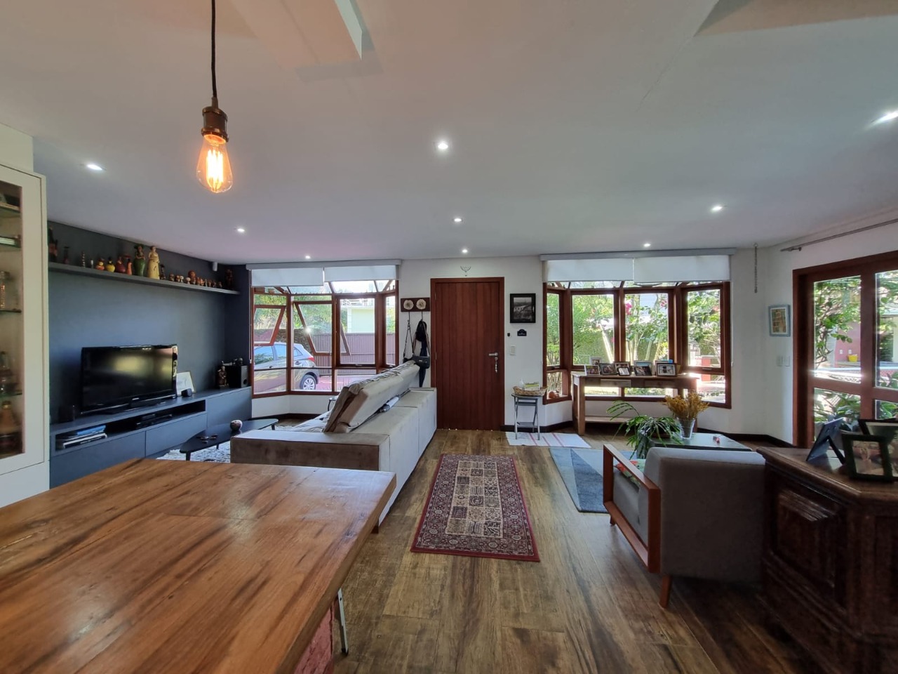 Casa Exclusiva no Campeche com 5 Dormitórios Área Verde Impecável 