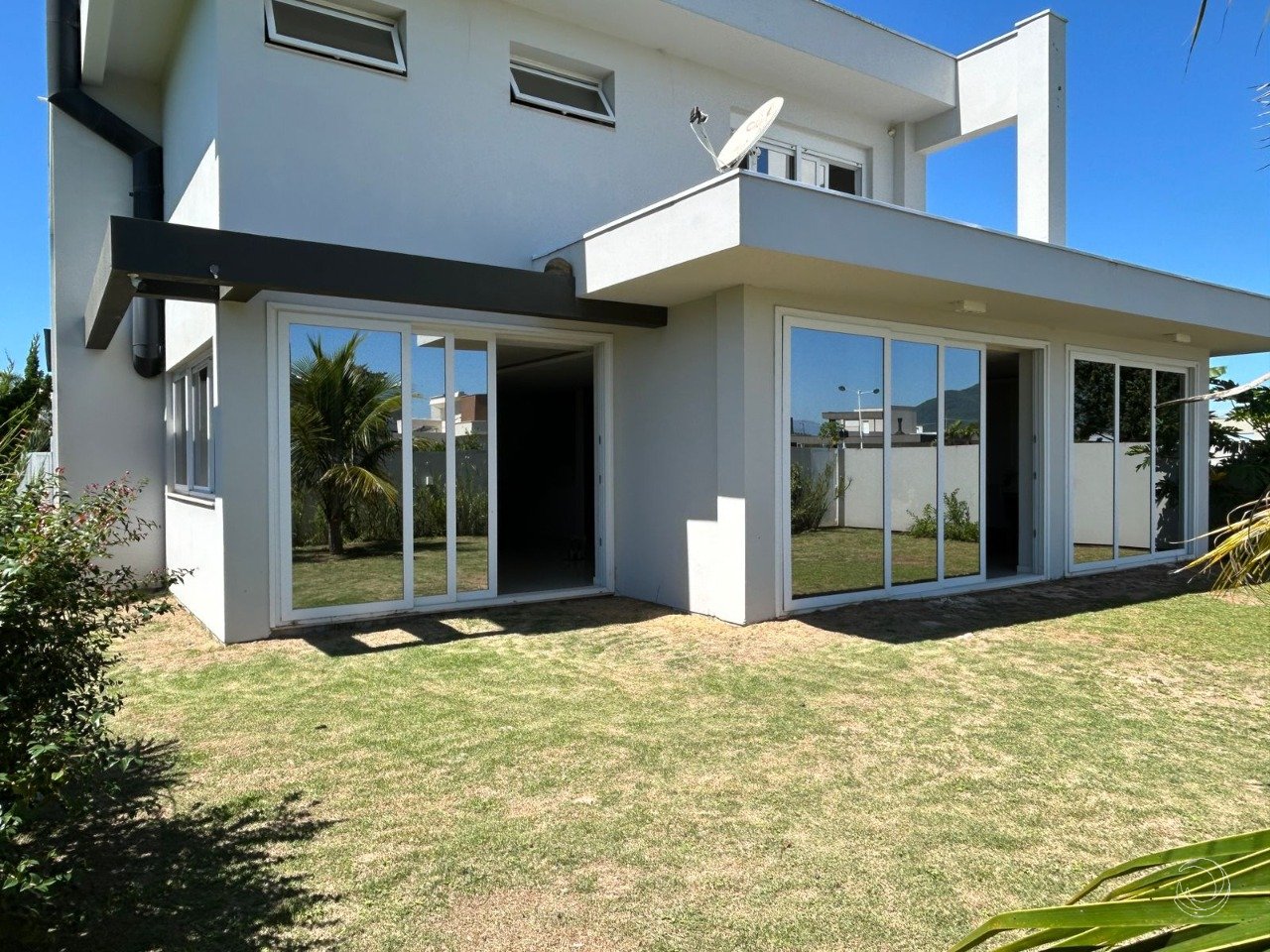 Casa Exclusiva no Campeche com 4 Suítes e Vista Panorâmica 