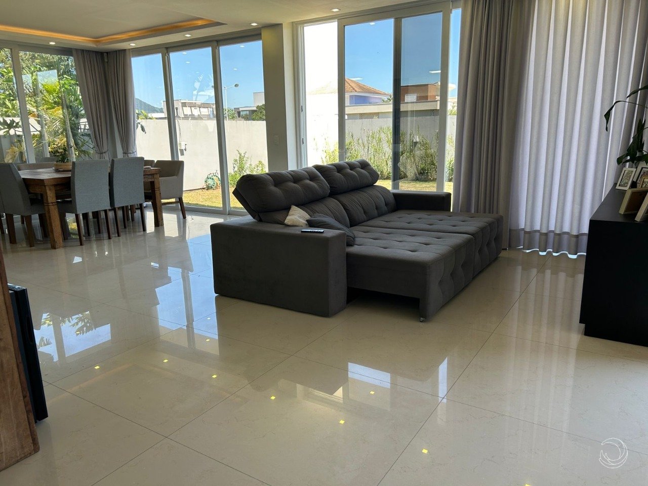 Casa Exclusiva no Campeche com 4 Suítes e Vista Panorâmica 