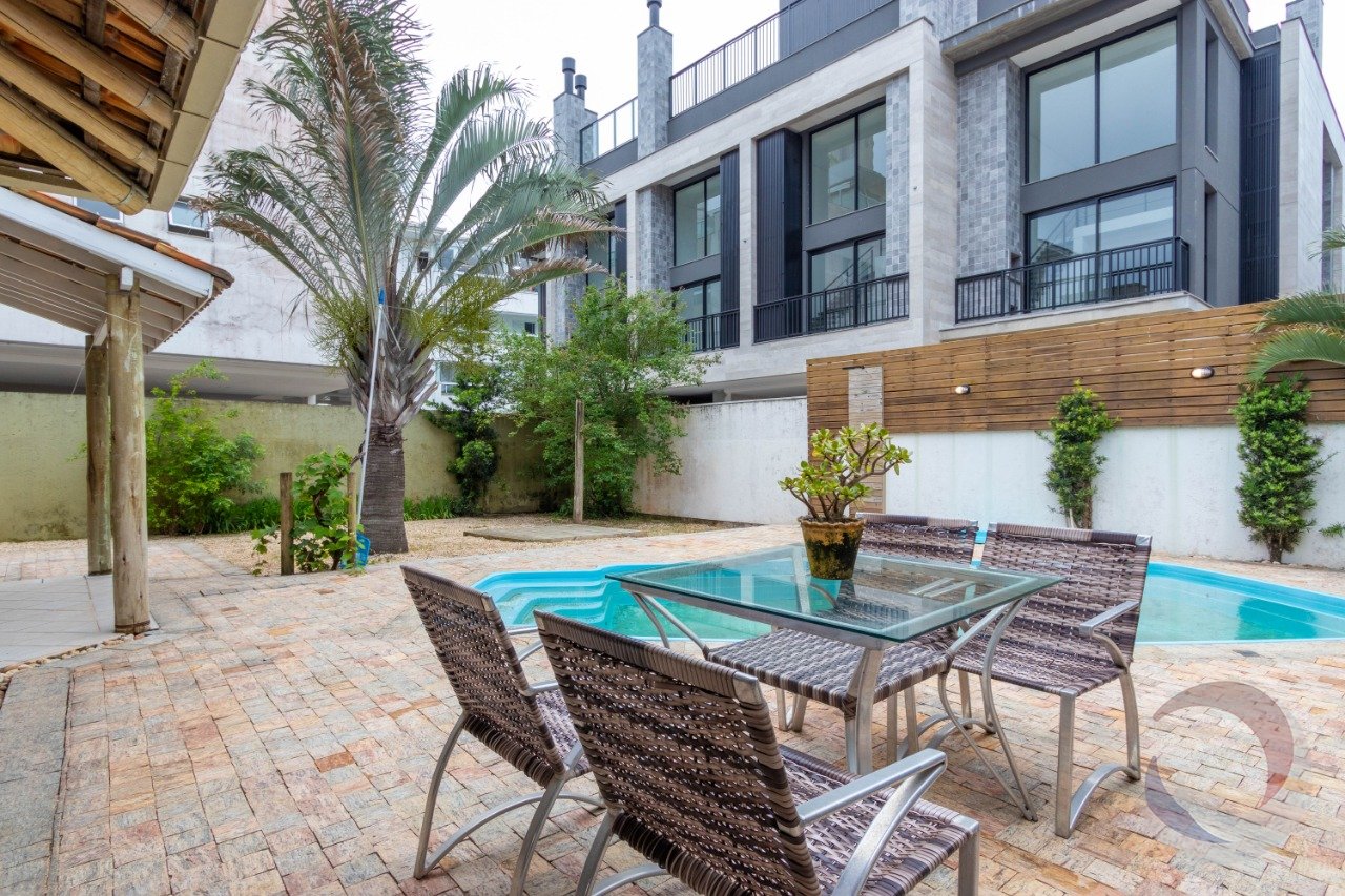 Casa com 4 Dormitórios no Novo Campeche