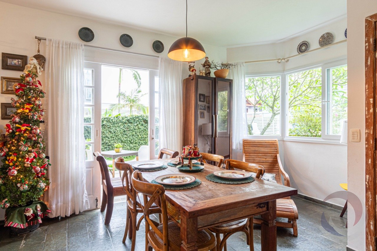 Casa com 4 Dormitórios no Novo Campeche