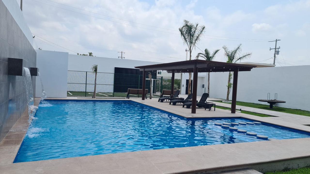 Hermosa Quinta   Portal del Norte  Zuazua, N. L.   T 1,000 mts 2  C 750 mts 2