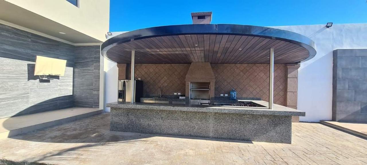 Hermosa Quinta   Portal del Norte  Zuazua, N. L.   T 1,000 mts 2  C 750 mts 2