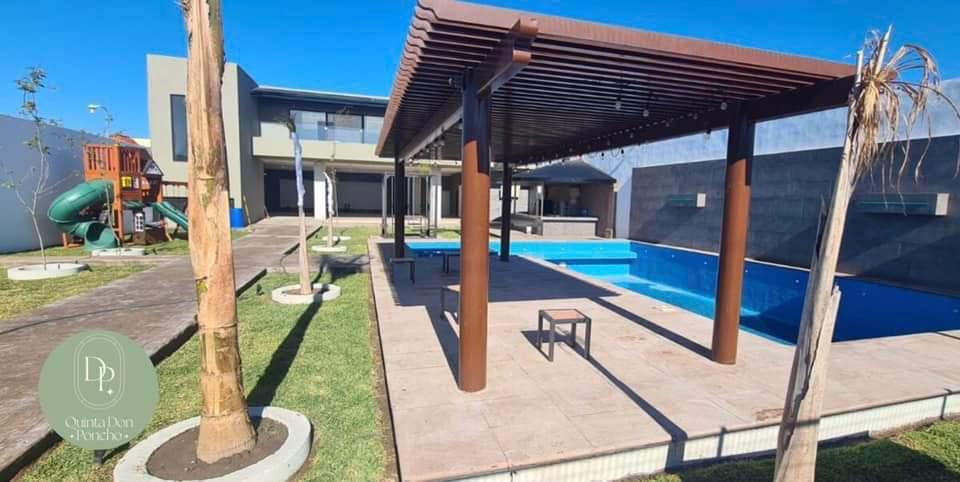 Hermosa Quinta   Portal del Norte  Zuazua, N. L.   T 1,000 mts 2  C 750 mts 2