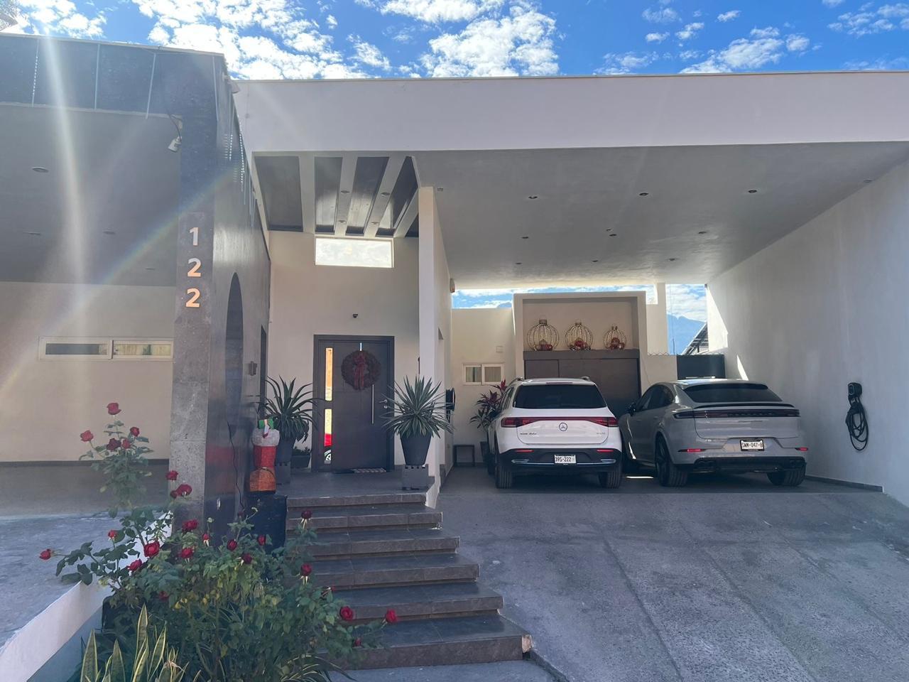 EN VENTA Confortable Residencia En VISTA REAL San Pedro, Garza García Nuevo León