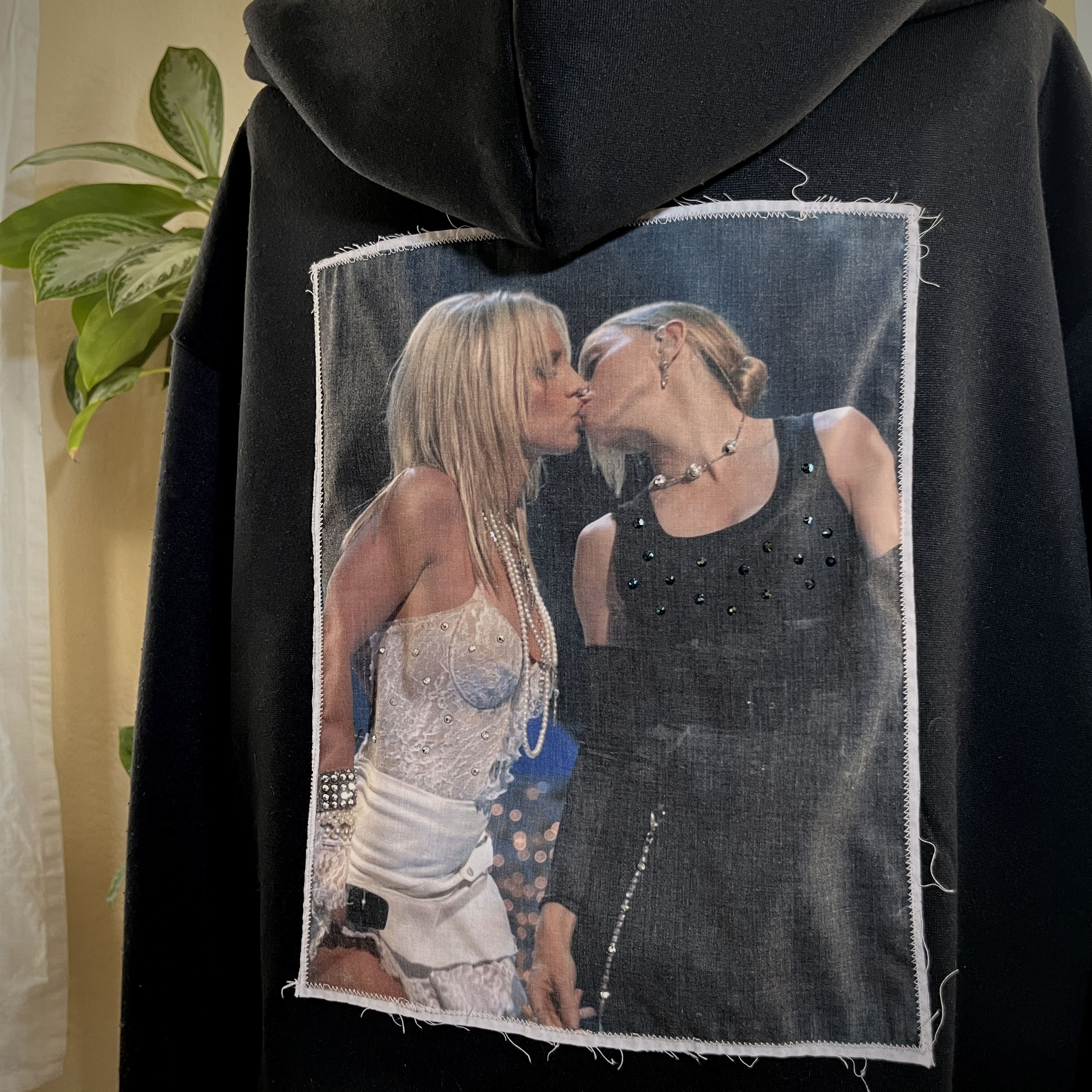 ICONIC VMA KISS ☆ QUEENS OF POP ☆ HOODIE